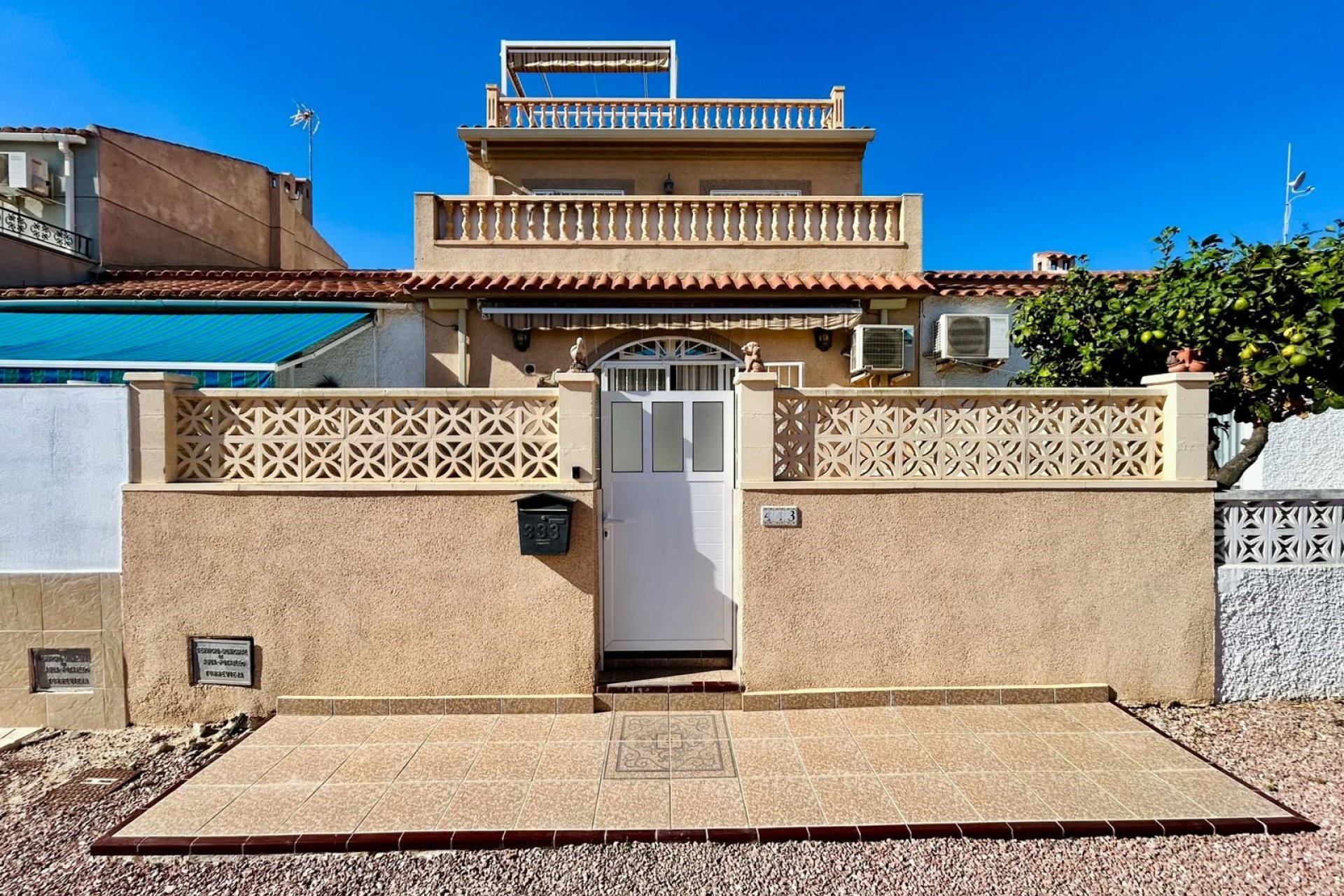 Használt Ingatlanok - Sorház -
Torrevieja - Costa Blanca