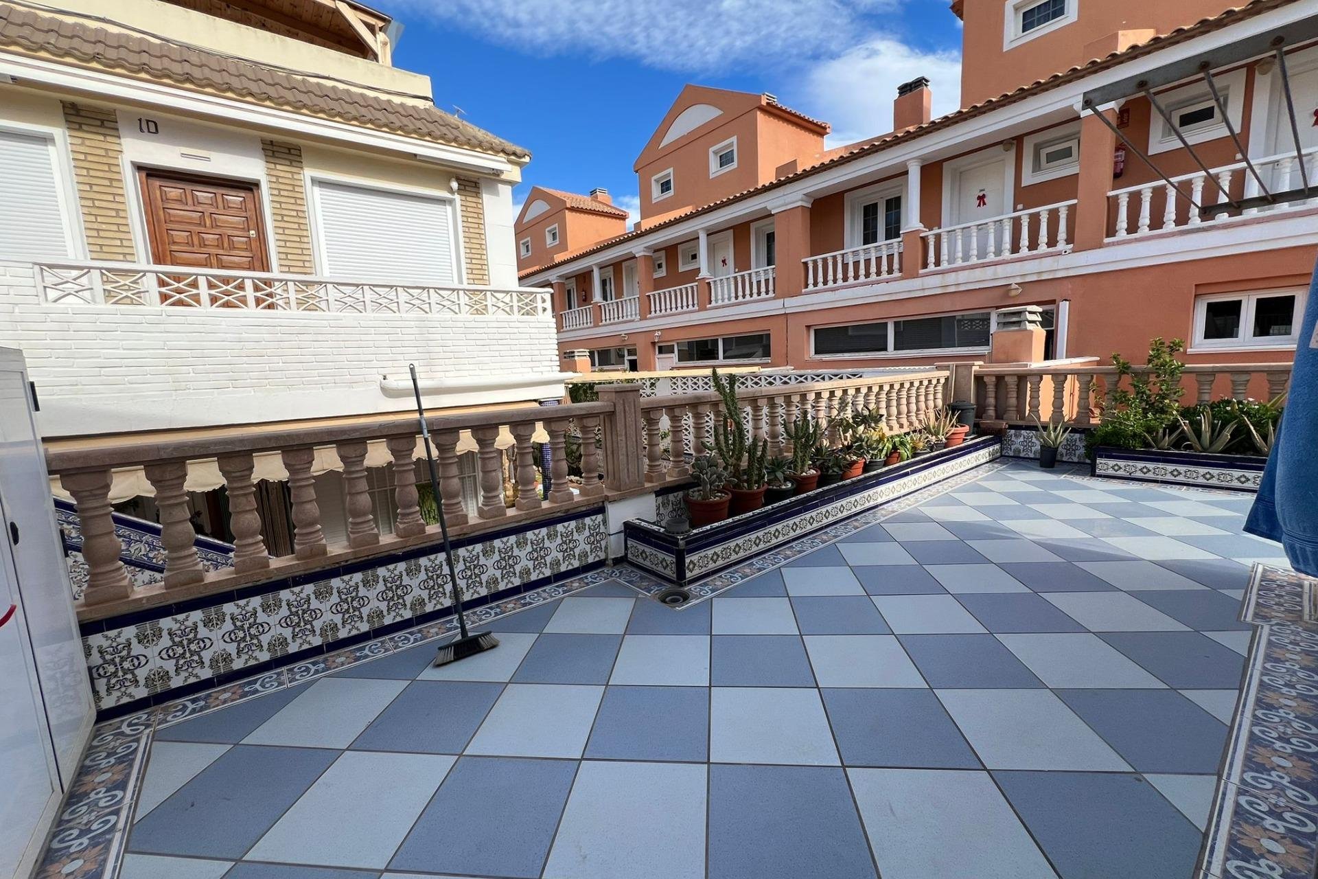 Használt Ingatlanok - Sorház -
Torrevieja - La Mata