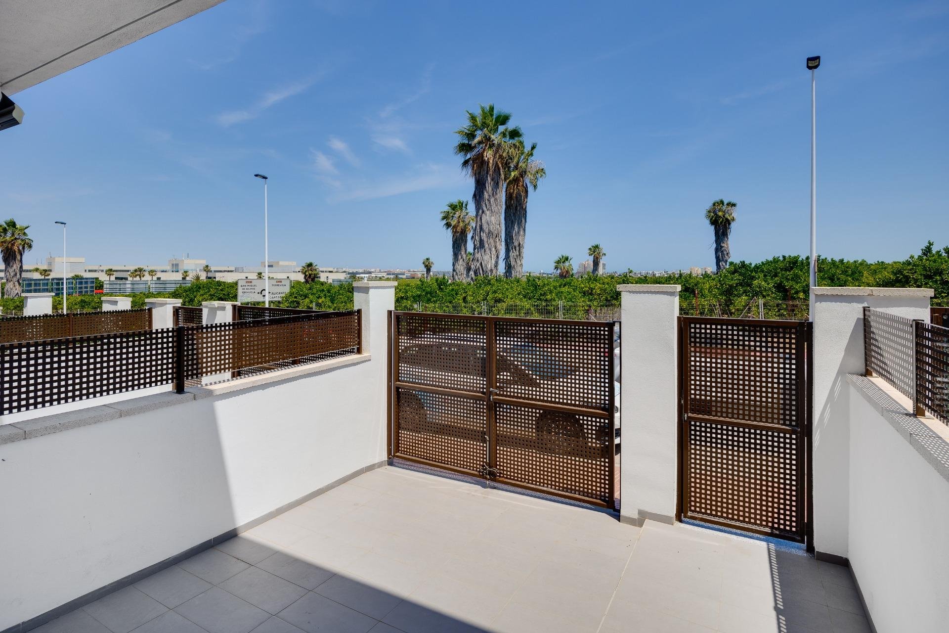 Használt Ingatlanok - Sorház -
Torrevieja - La Siesta