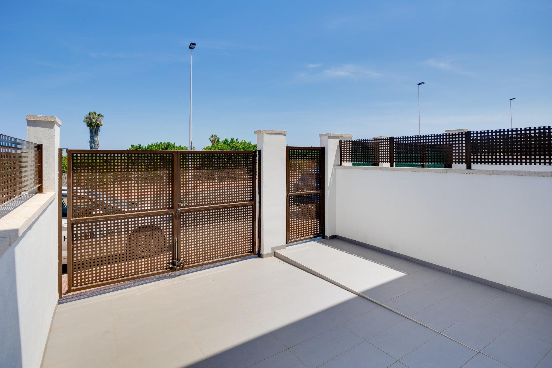 Használt Ingatlanok - Sorház -
Torrevieja - La Siesta