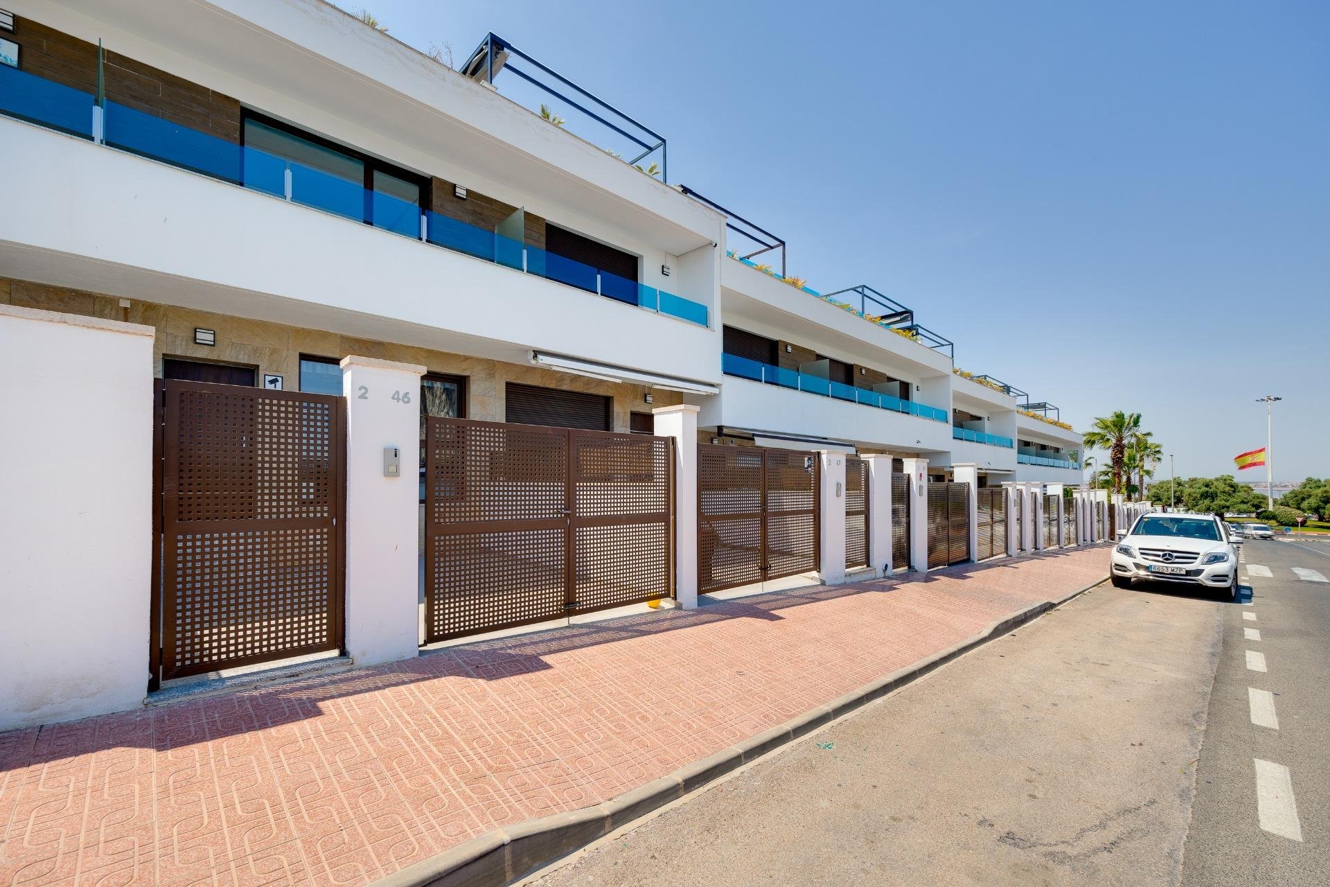 Használt Ingatlanok - Sorház -
Torrevieja - La Siesta