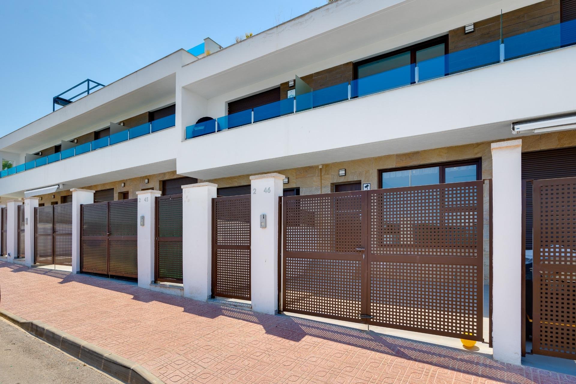 Használt Ingatlanok - Sorház -
Torrevieja - La Siesta