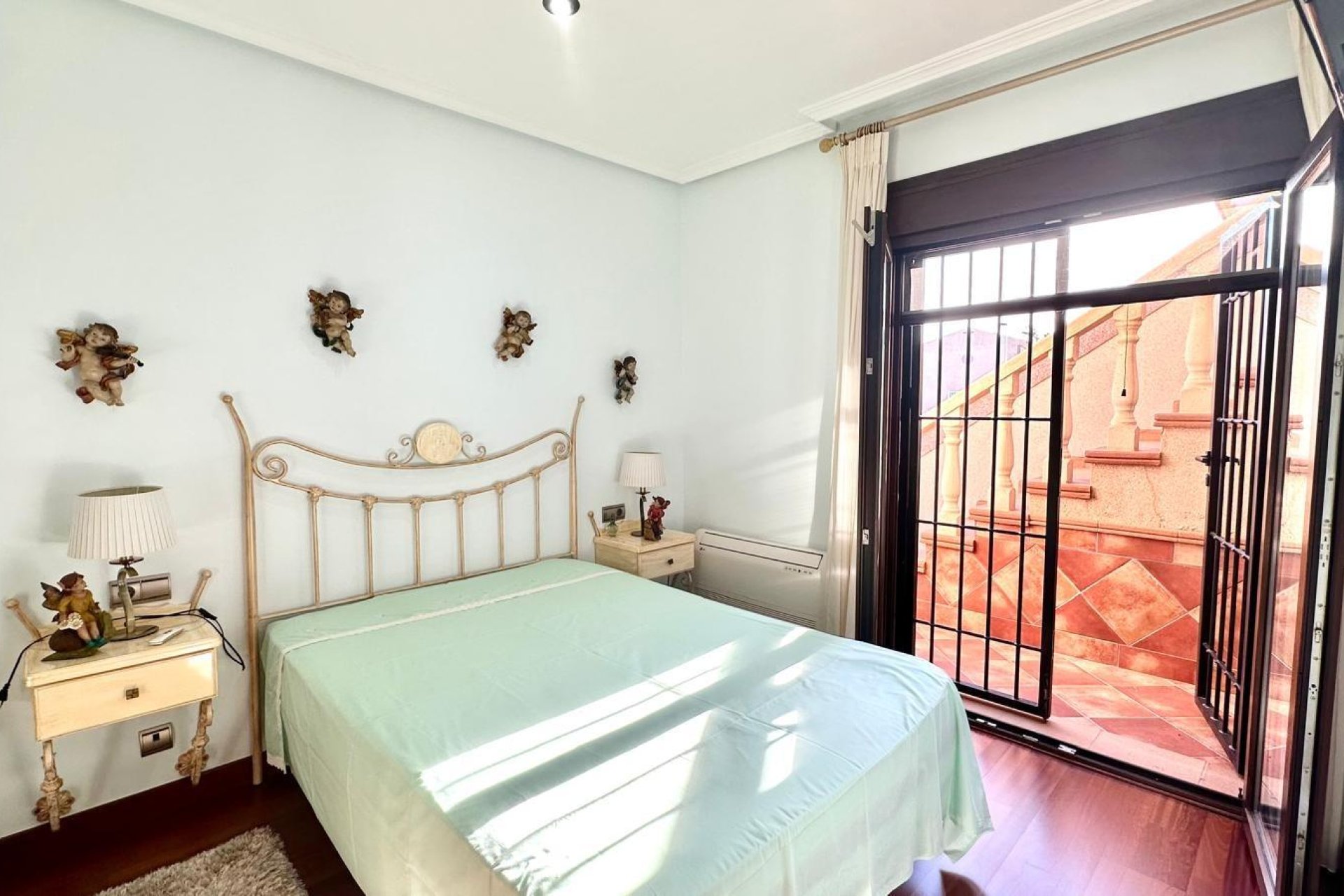 Használt Ingatlanok - Sorház -
Torrevieja - La Siesta