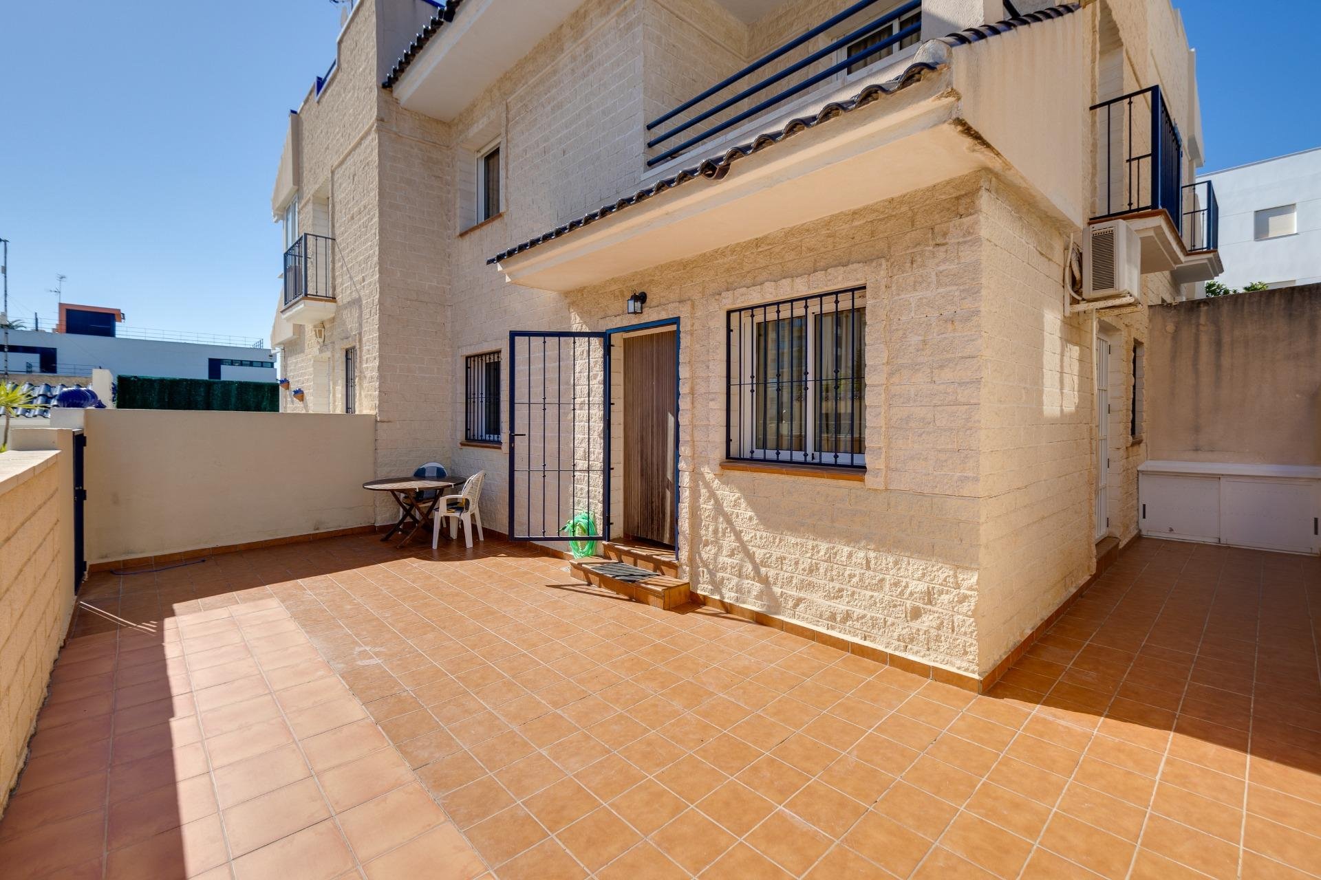 Használt Ingatlanok - Sorház -
Torrevieja - La Veleta