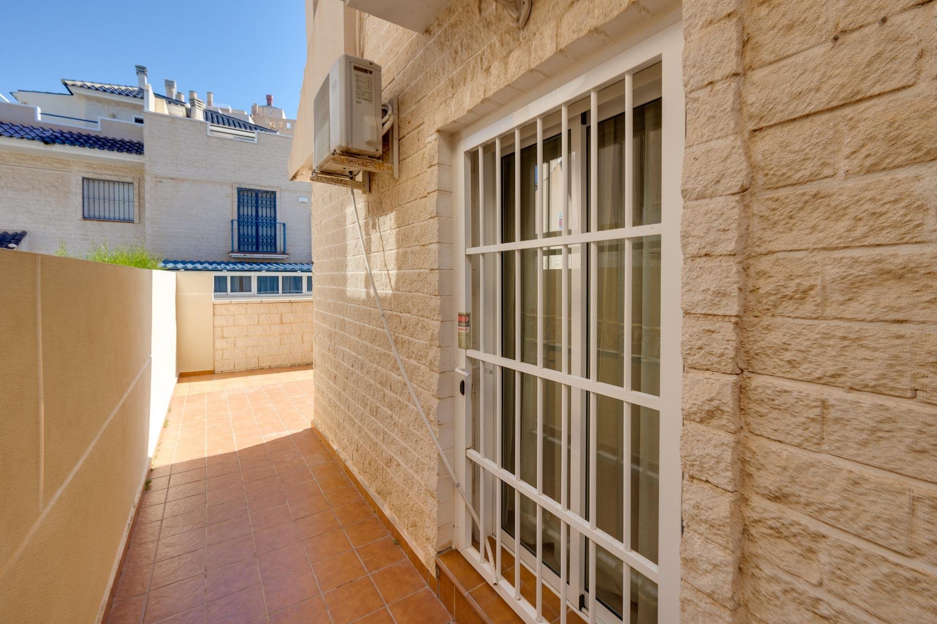 Használt Ingatlanok - Sorház -
Torrevieja - La Veleta