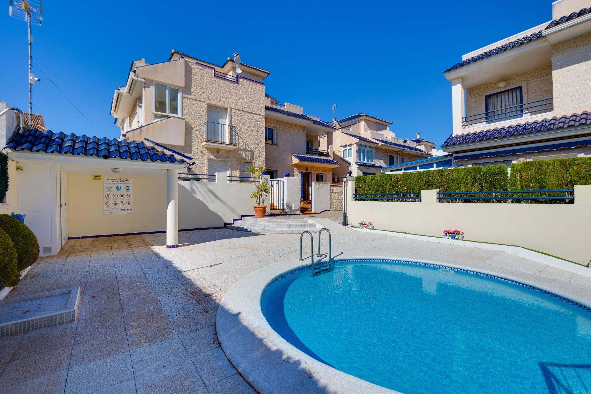 Használt Ingatlanok - Sorház -
Torrevieja - La Veleta