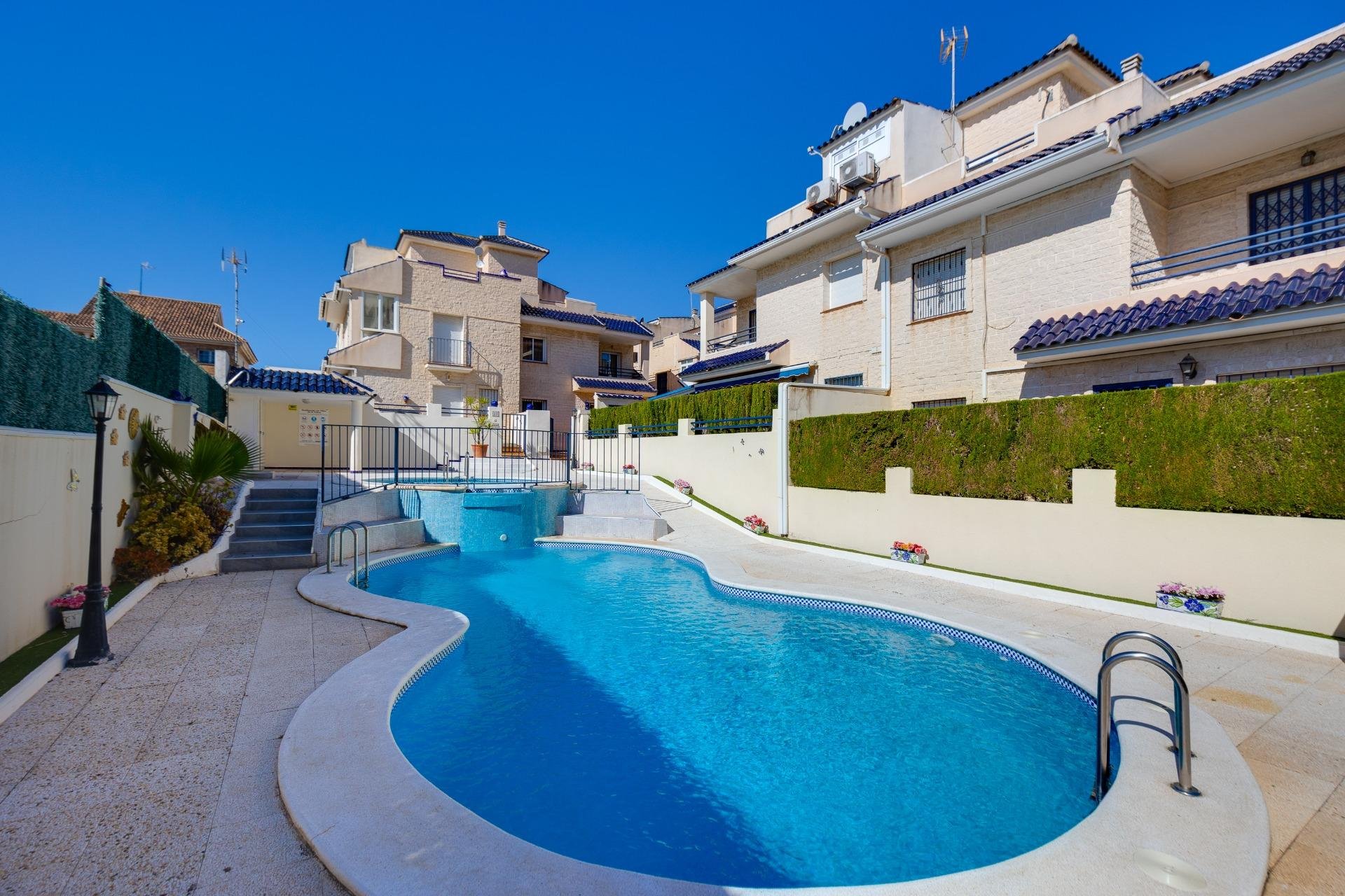 Használt Ingatlanok - Sorház -
Torrevieja - La Veleta