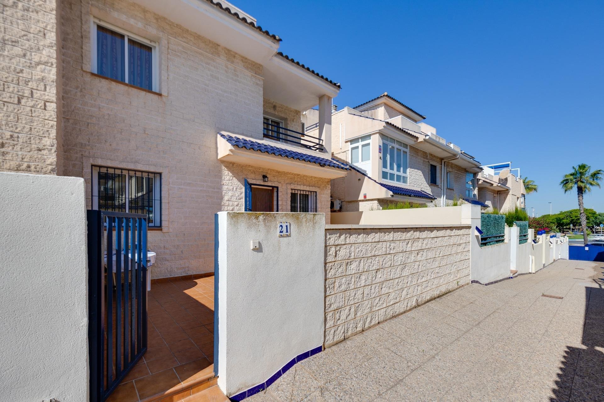 Használt Ingatlanok - Sorház -
Torrevieja - La Veleta