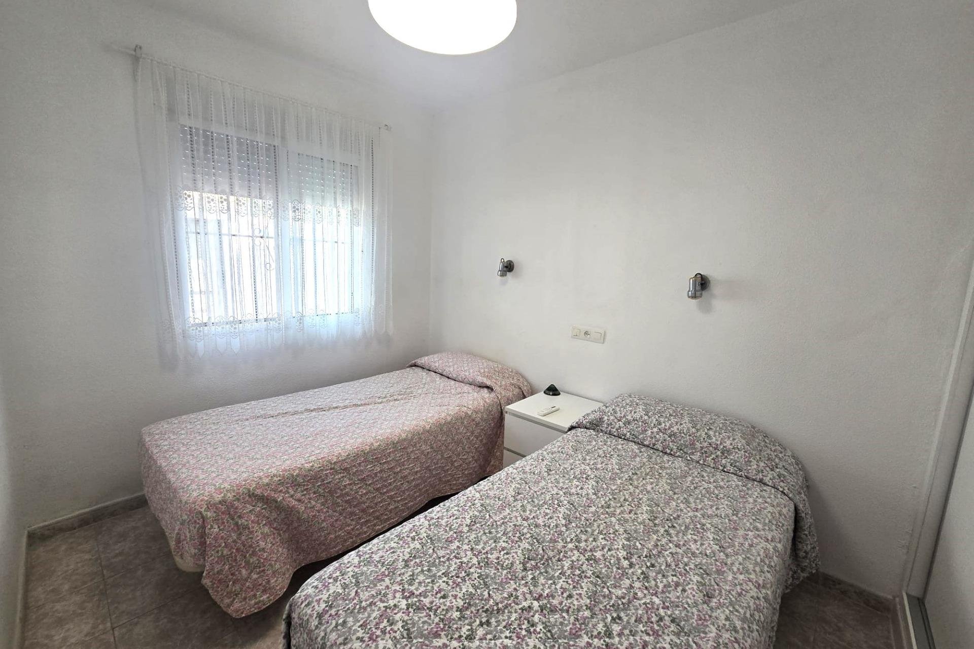 Használt Ingatlanok - Sorház -
Torrevieja - Los Altos