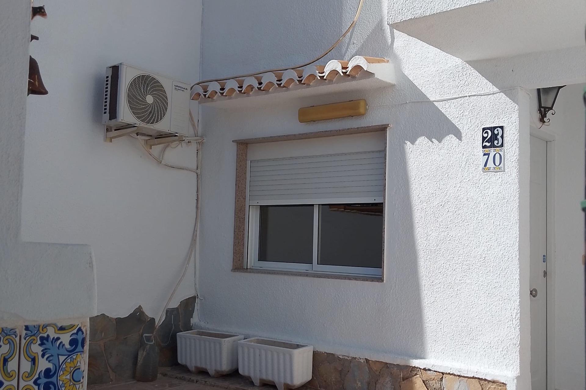 Használt Ingatlanok - Sorház -
Torrevieja - Los Balcones