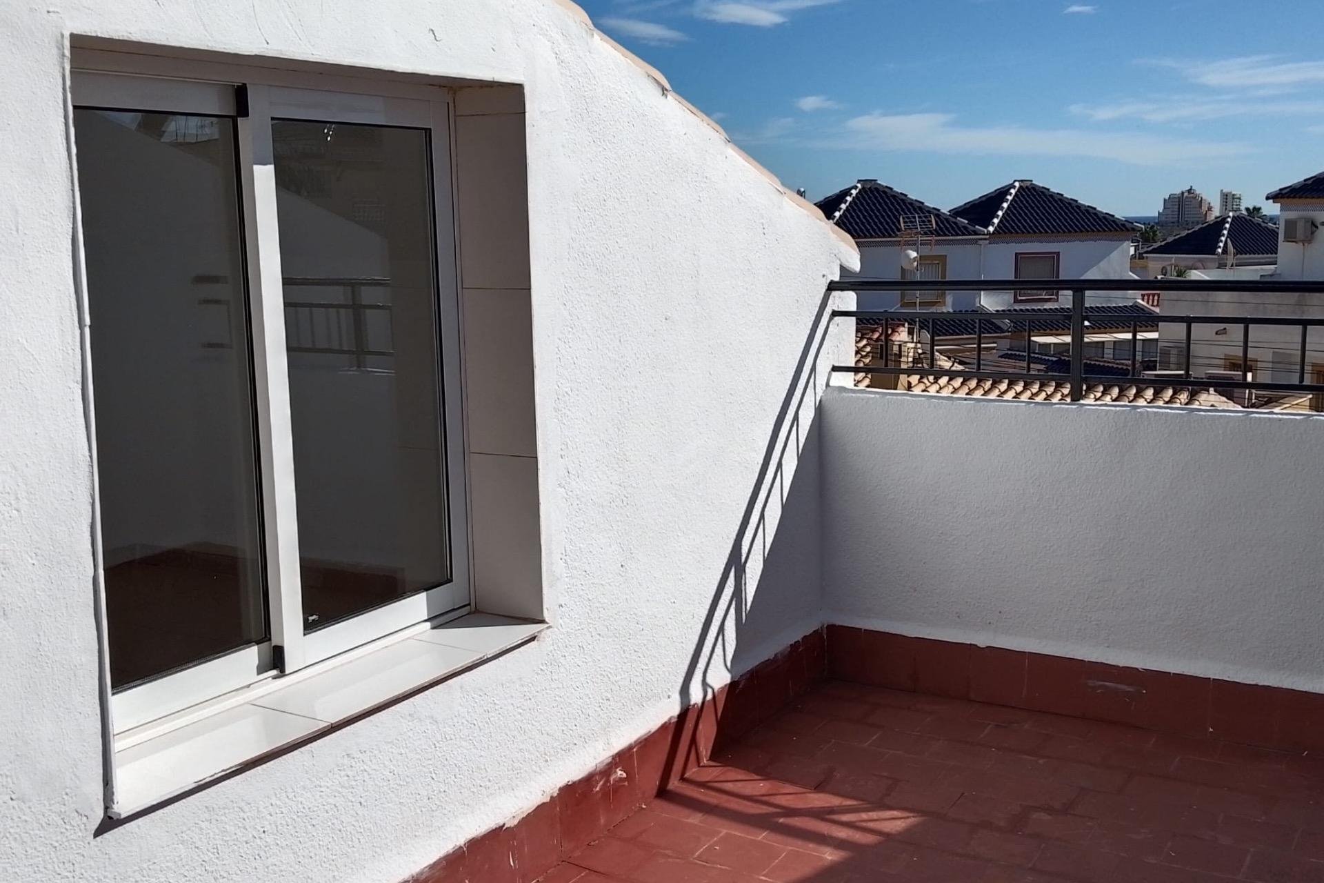 Használt Ingatlanok - Sorház -
Torrevieja - Los Balcones