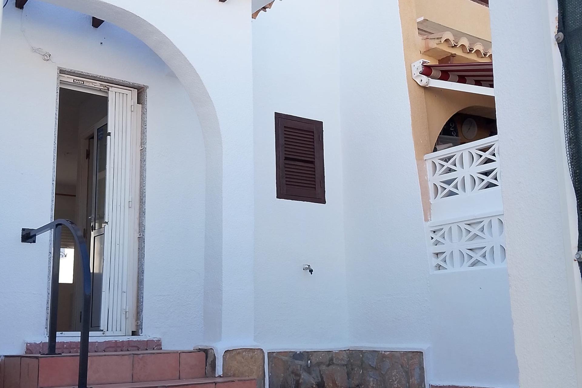 Használt Ingatlanok - Sorház -
Torrevieja - Los Balcones