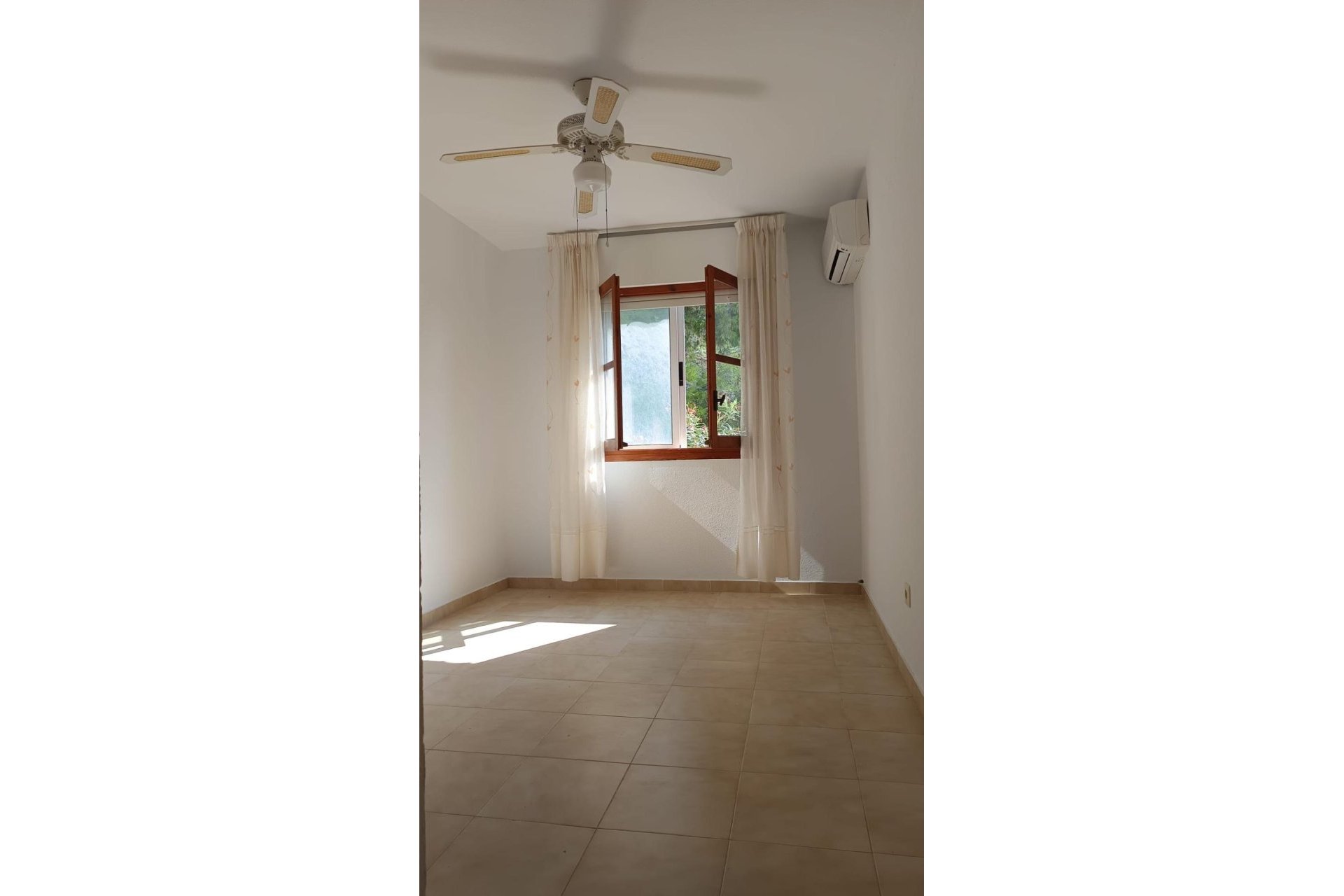 Használt Ingatlanok - Sorház -
Torrevieja - Los Balcones