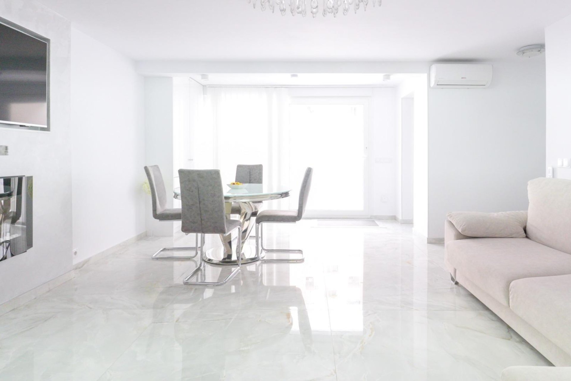 Használt Ingatlanok - Sorház -
Torrevieja - Punta Prima