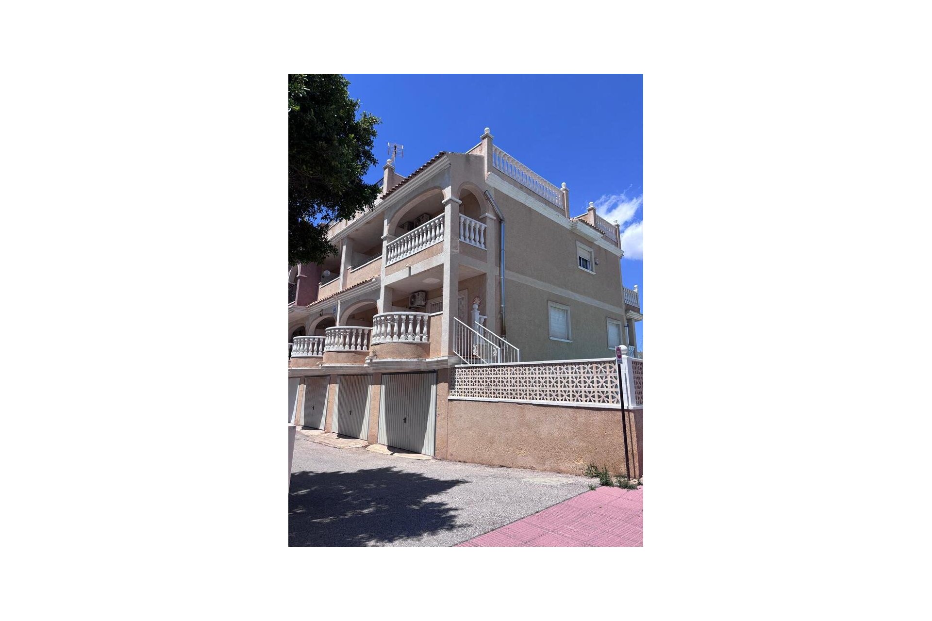Használt Ingatlanok - Sorház -
Villamartin - Costa Blanca