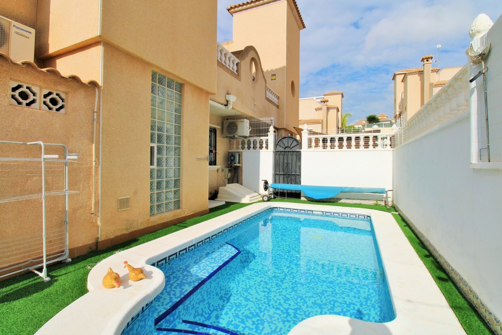 Használt Ingatlanok - Sorház -
Villamartin - Costa Blanca