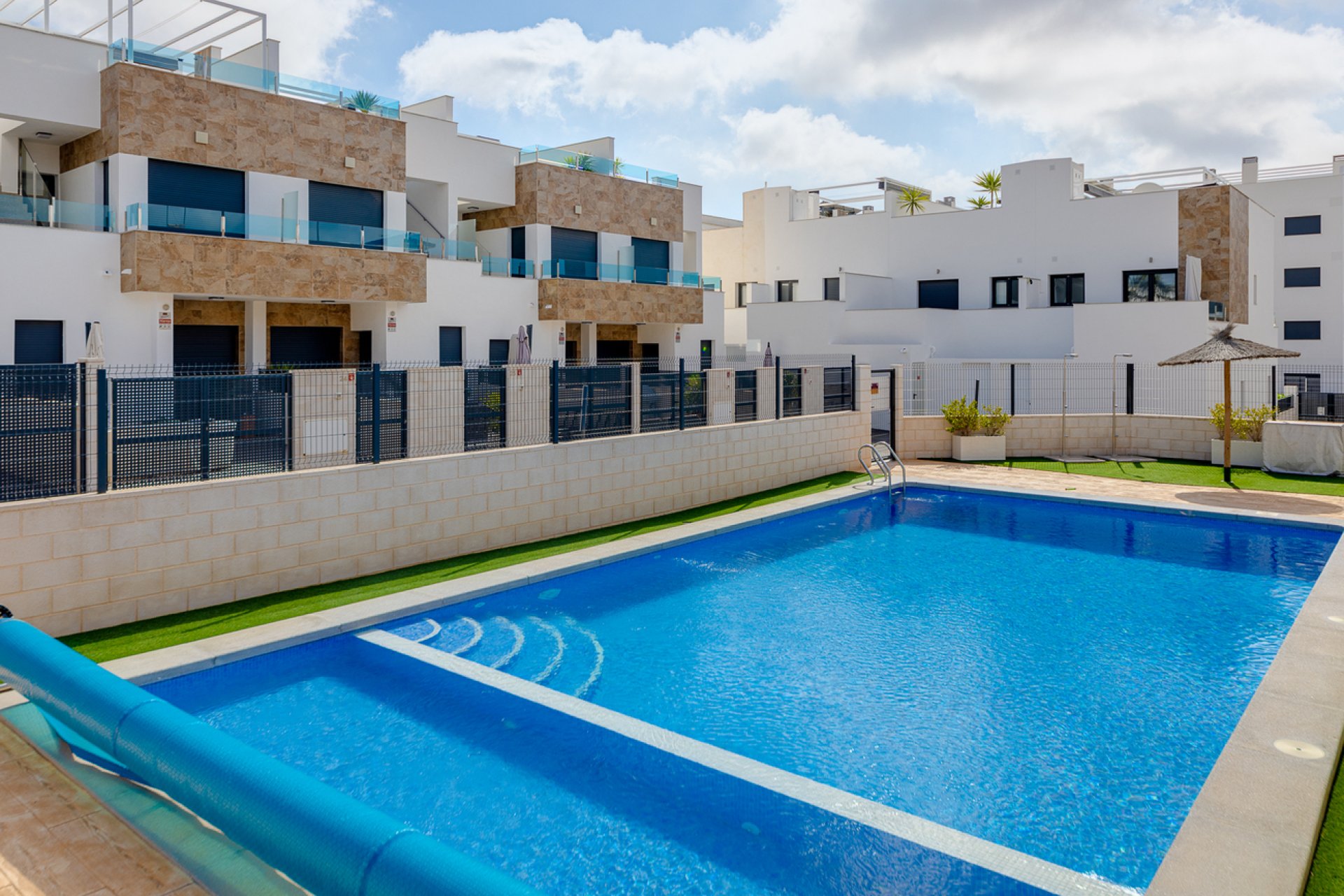 Használt Ingatlanok - Sorház -
Villamartin - Costa Blanca
