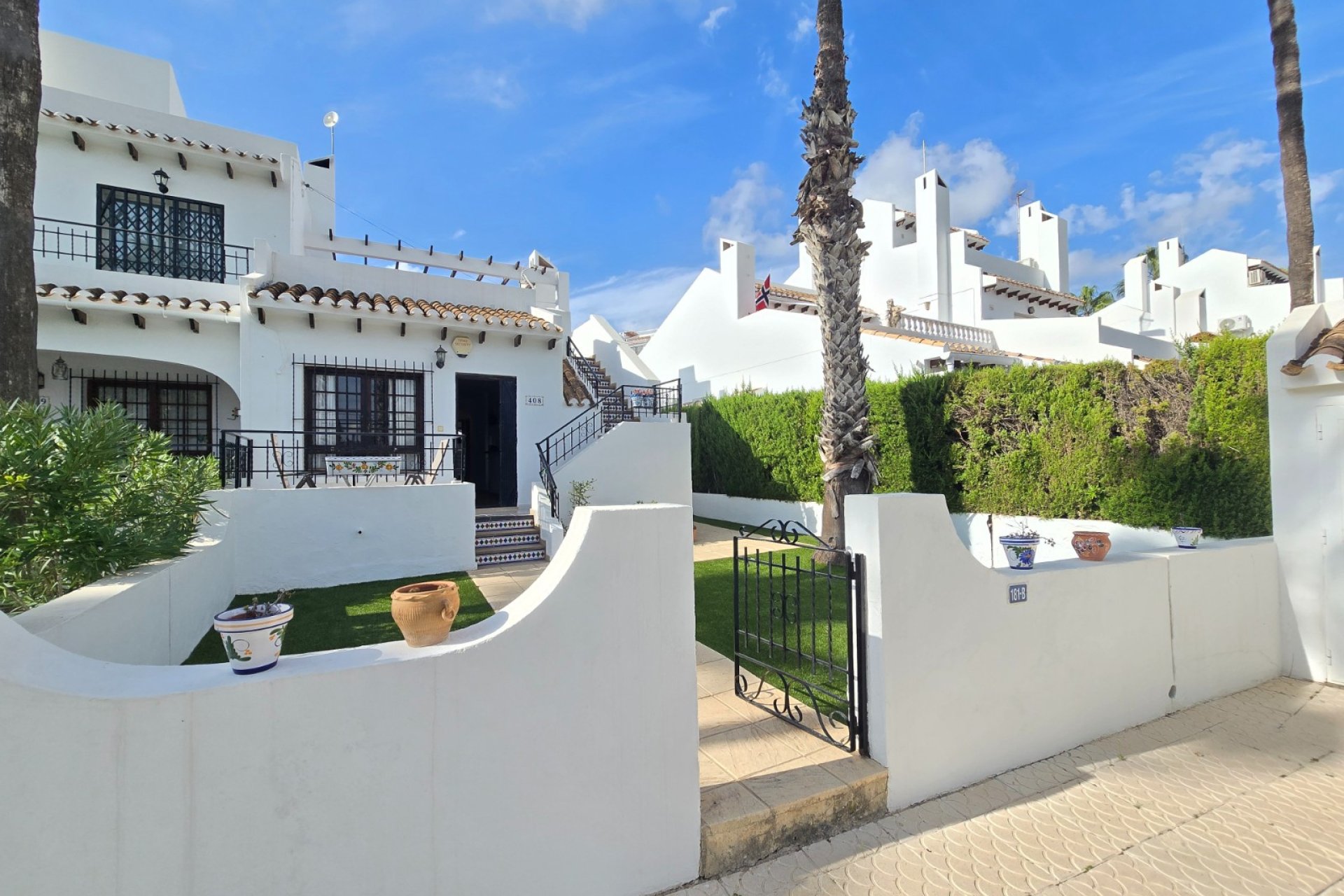 Használt Ingatlanok - Sorház -
Villamartin - Costa Blanca