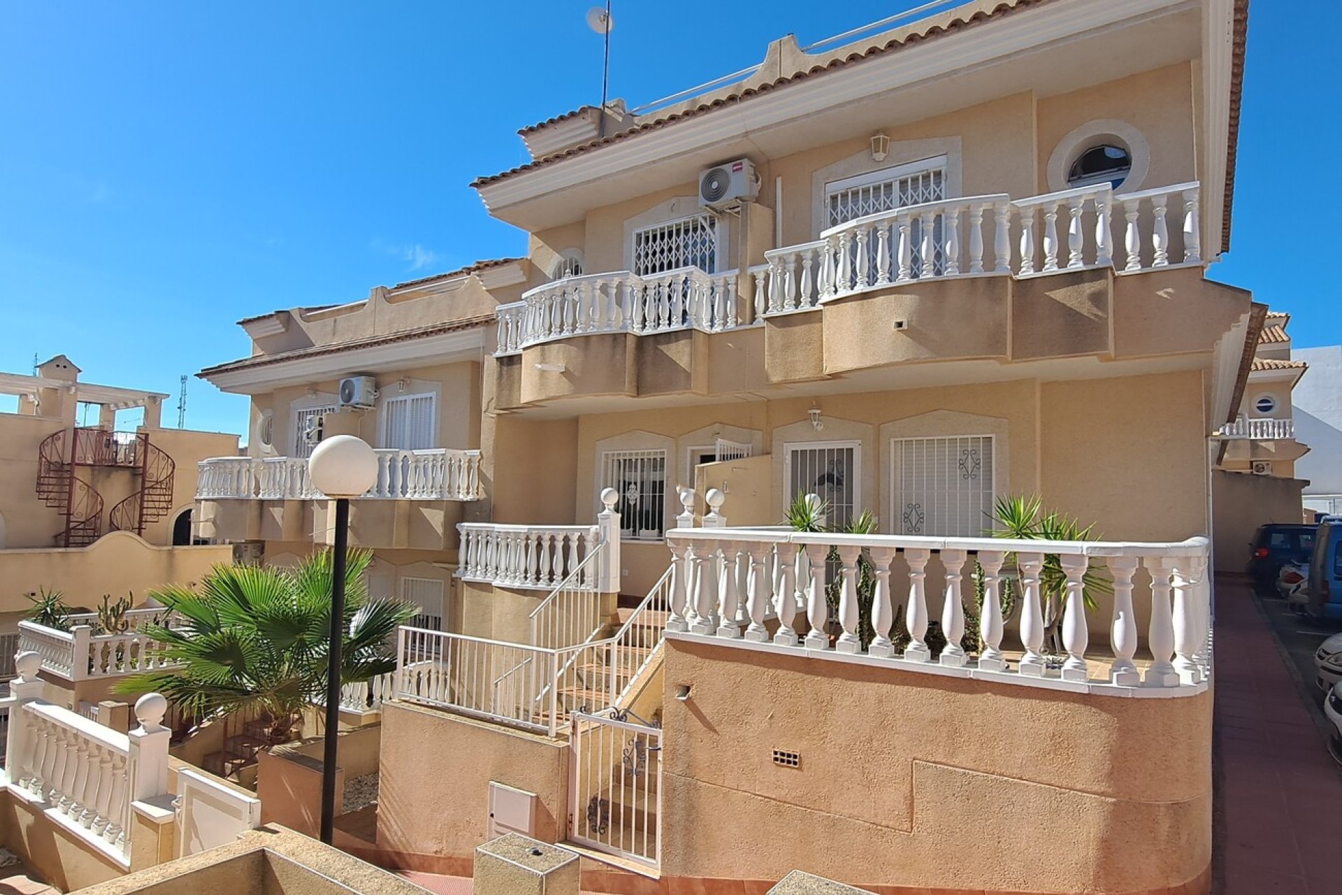 Használt Ingatlanok - Sorház -
Villamartin - Costa Blanca