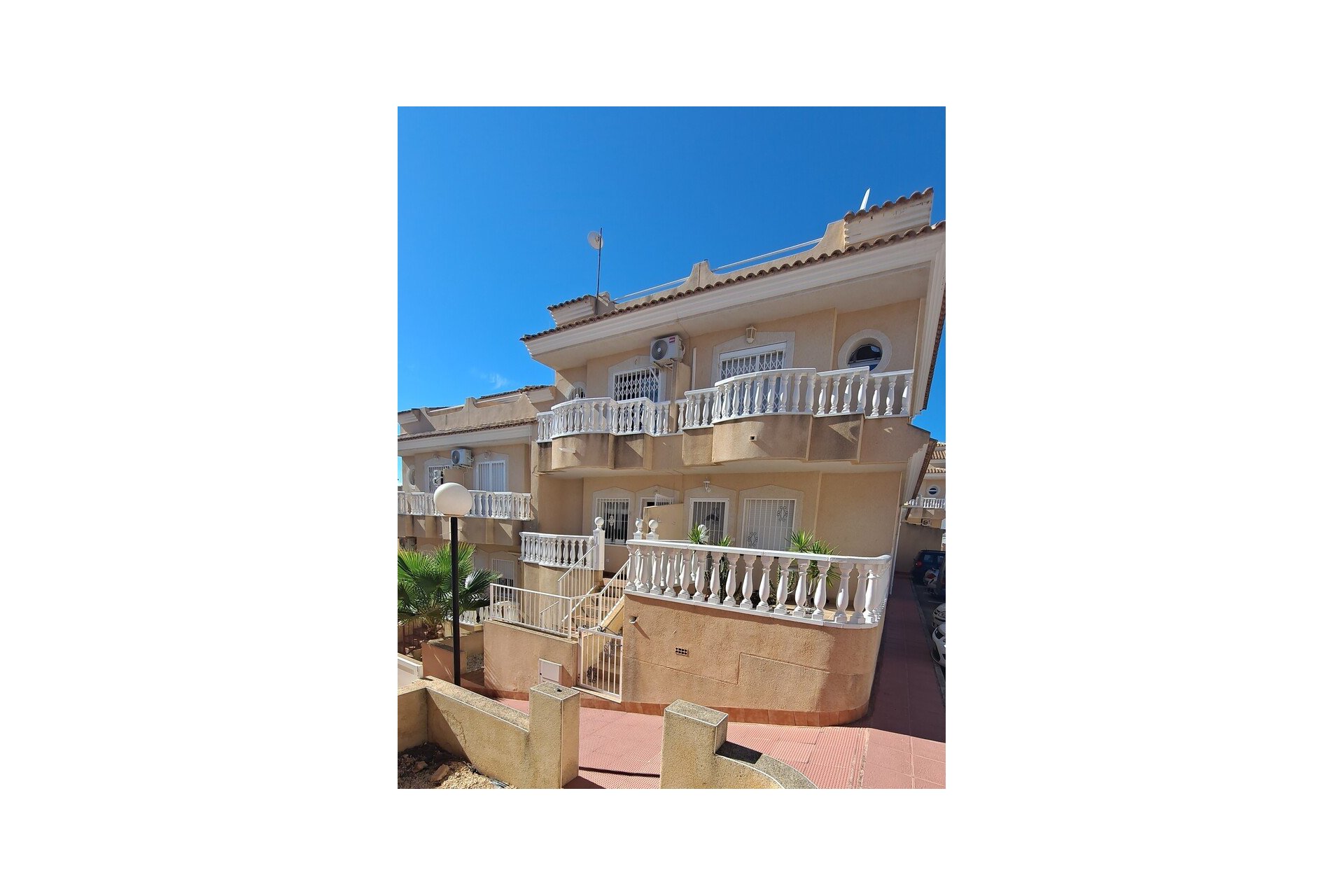 Használt Ingatlanok - Sorház -
Villamartin - Costa Blanca