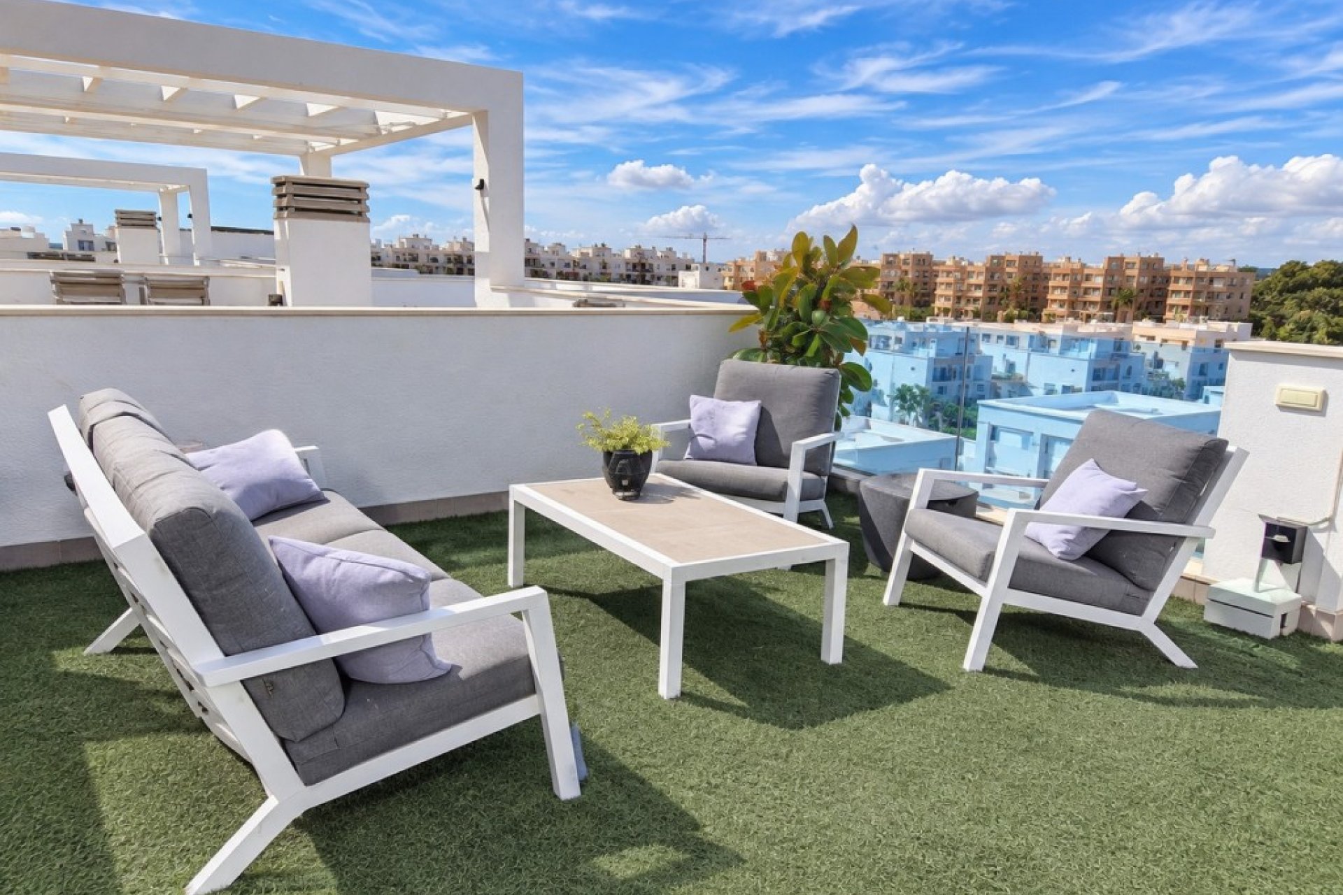 Használt Ingatlanok - Tetőtéri lakás -
El Raso - Costa Blanca