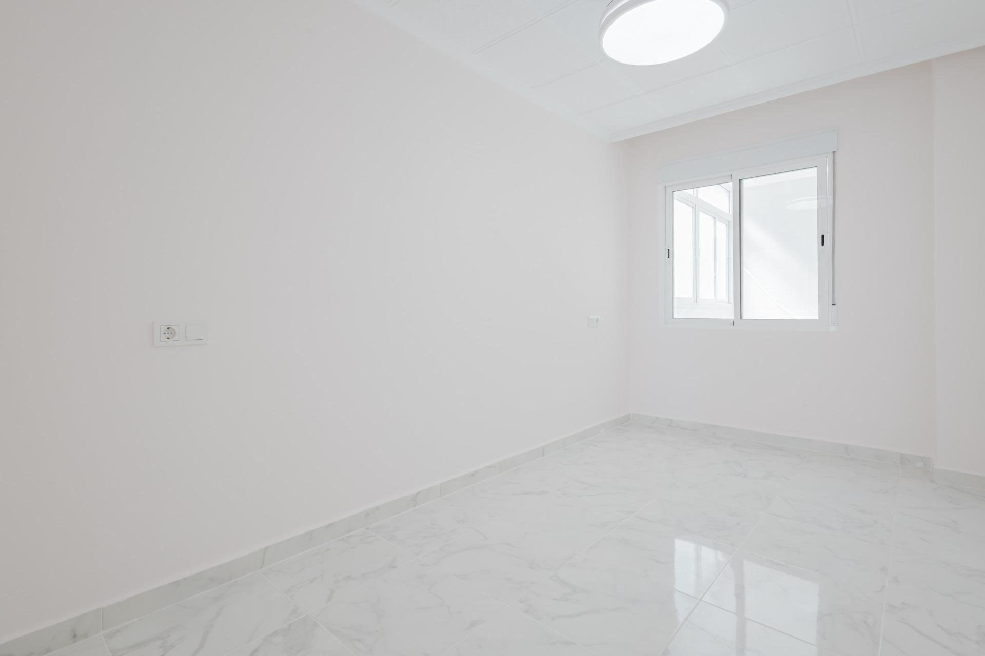Használt Ingatlanok - Tetőtéri lakás -
Torrevieja - Acequion