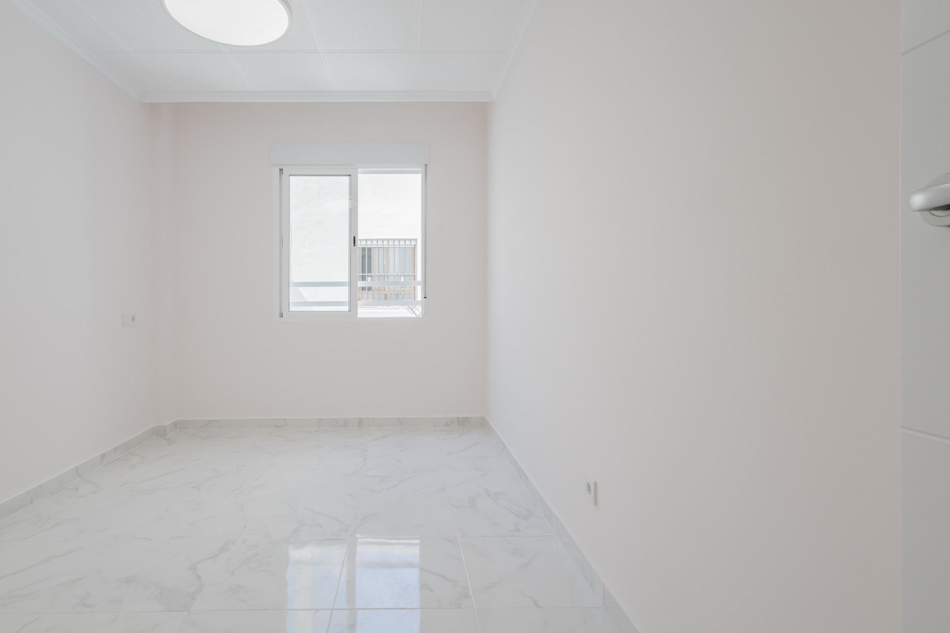 Használt Ingatlanok - Tetőtéri lakás -
Torrevieja - Acequion