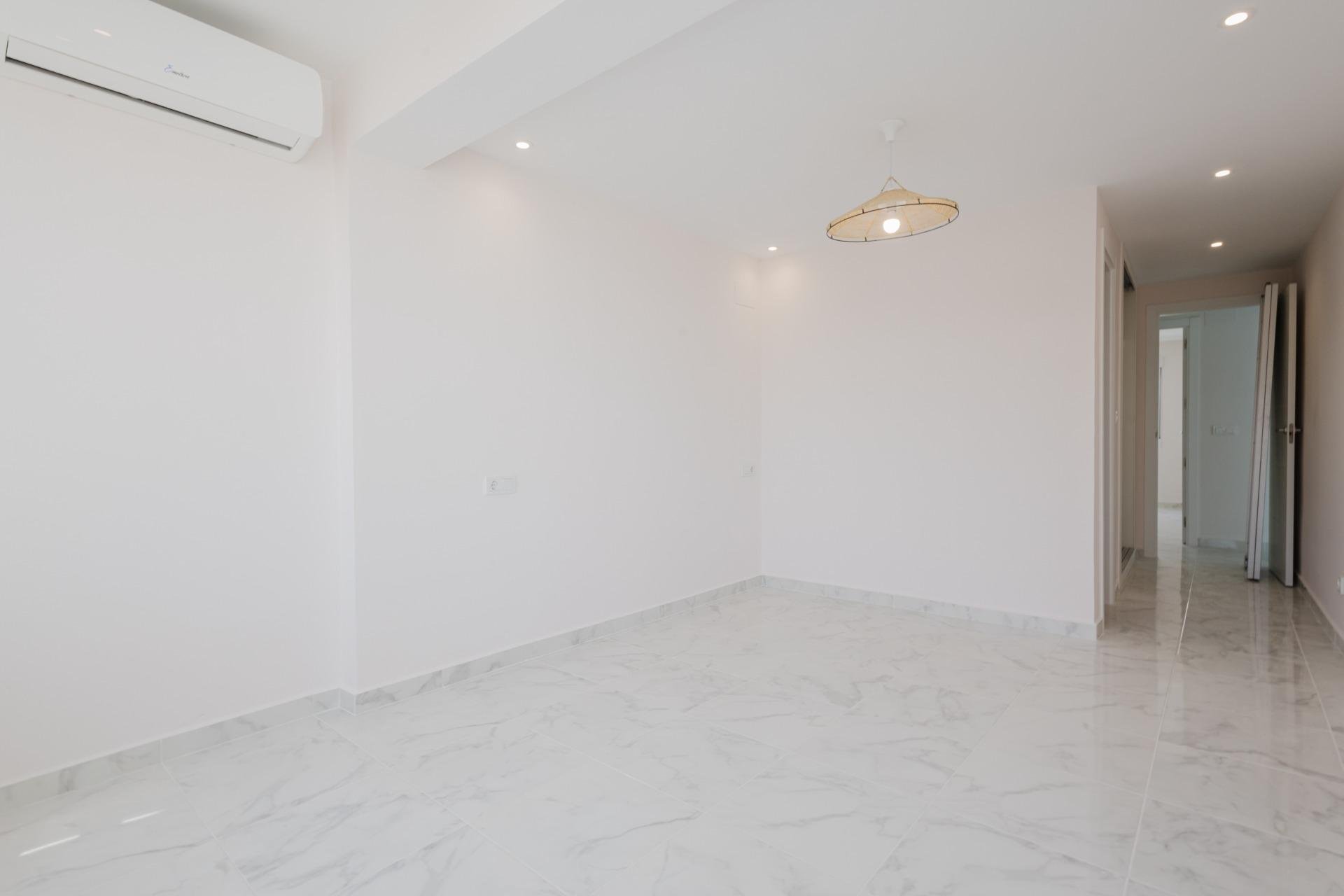 Használt Ingatlanok - Tetőtéri lakás -
Torrevieja - Acequion