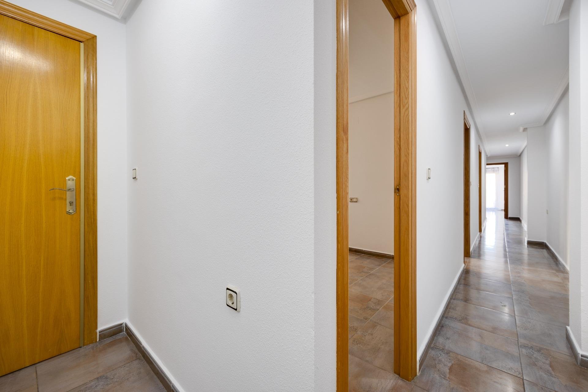 Használt Ingatlanok - Tetőtéri lakás -
Torrevieja - Centro