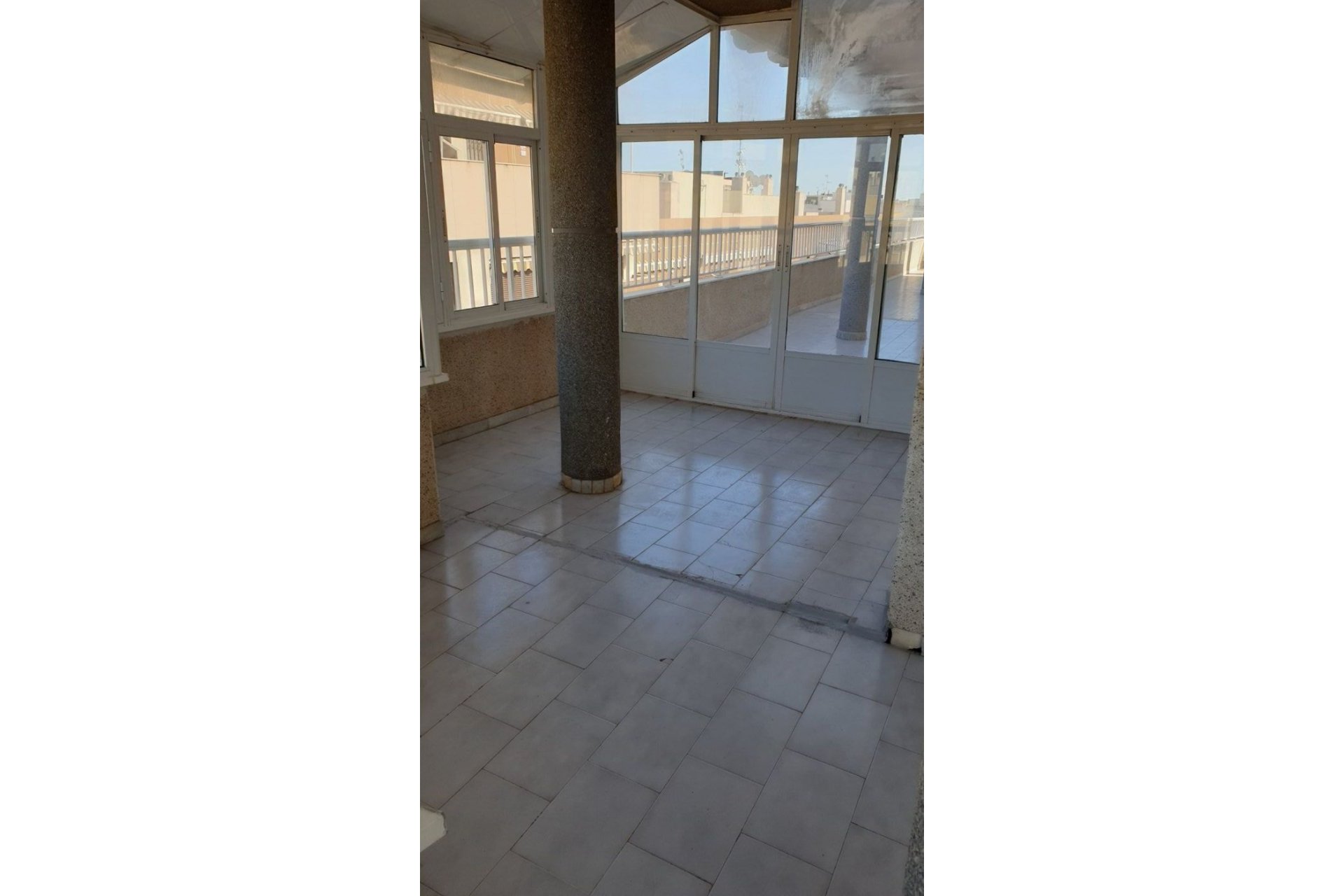 Használt Ingatlanok - Tetőtéri lakás -
Torrevieja - Centro