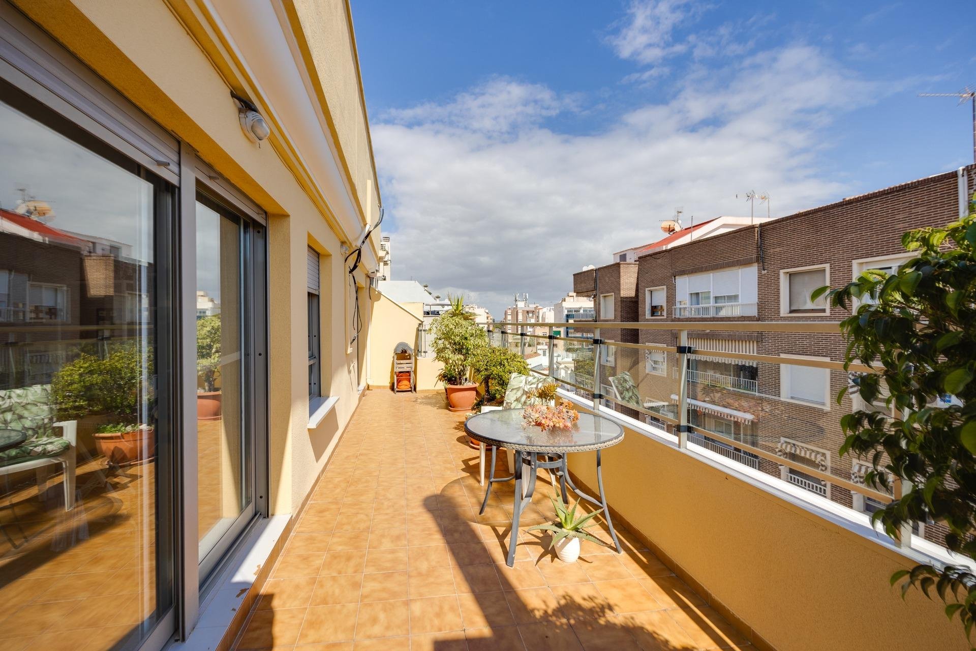 Használt Ingatlanok - Tetőtéri lakás -
Torrevieja - Centrum