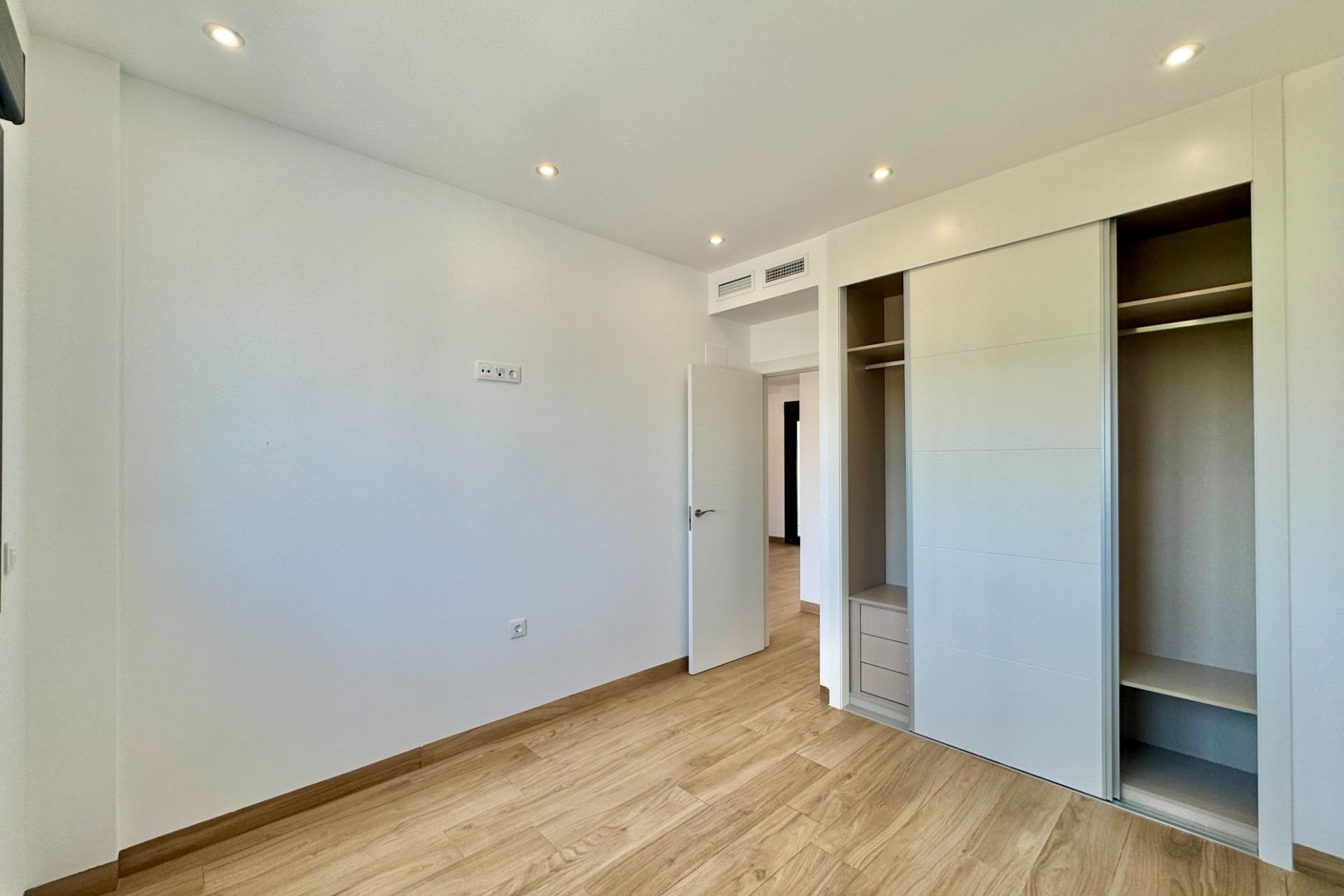 Használt Ingatlanok - Tetőtéri lakás -
Torrevieja - Costa Blanca
