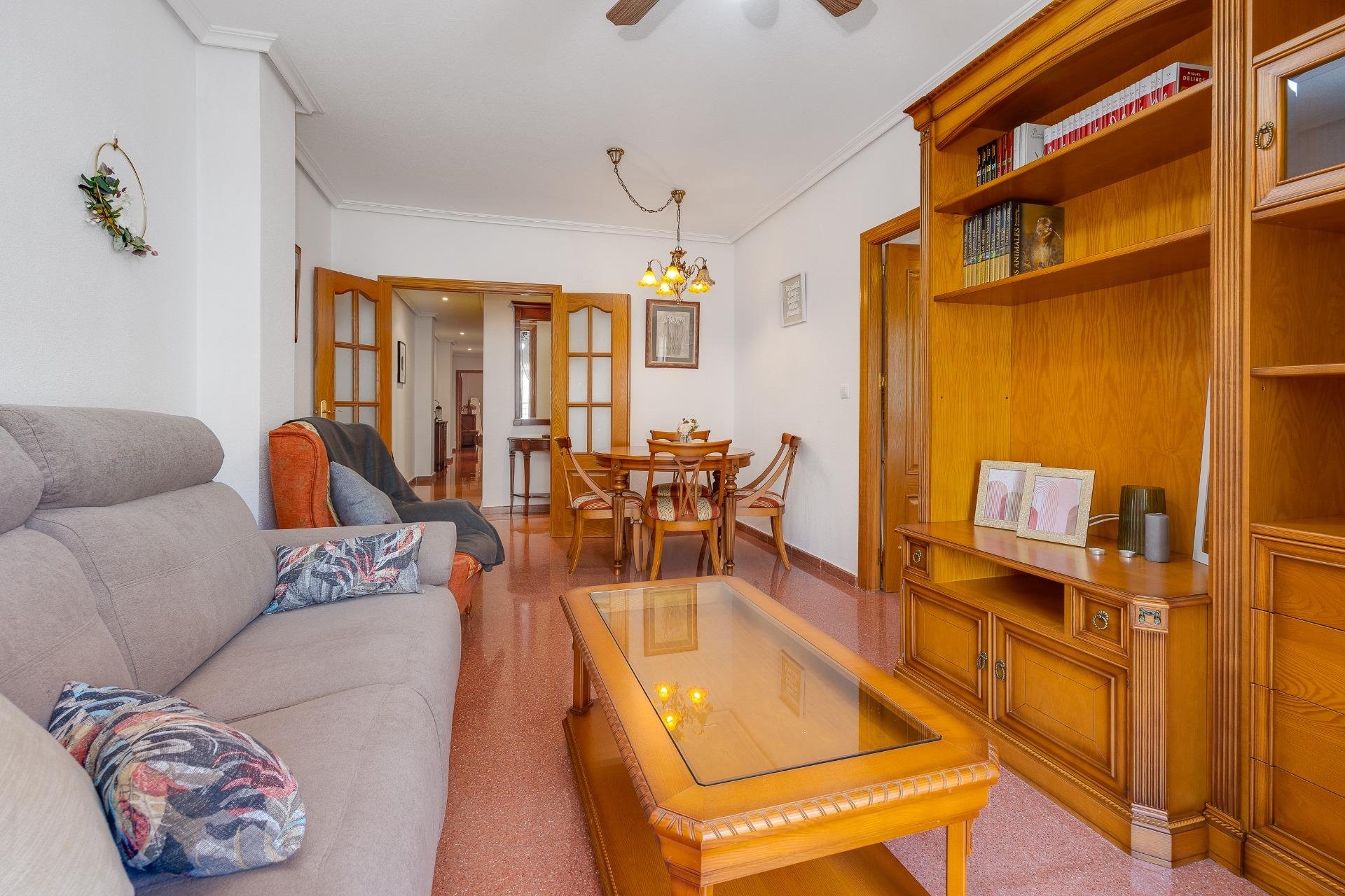 Használt Ingatlanok - Tetőtéri lakás -
Torrevieja - Paseo Maritimo