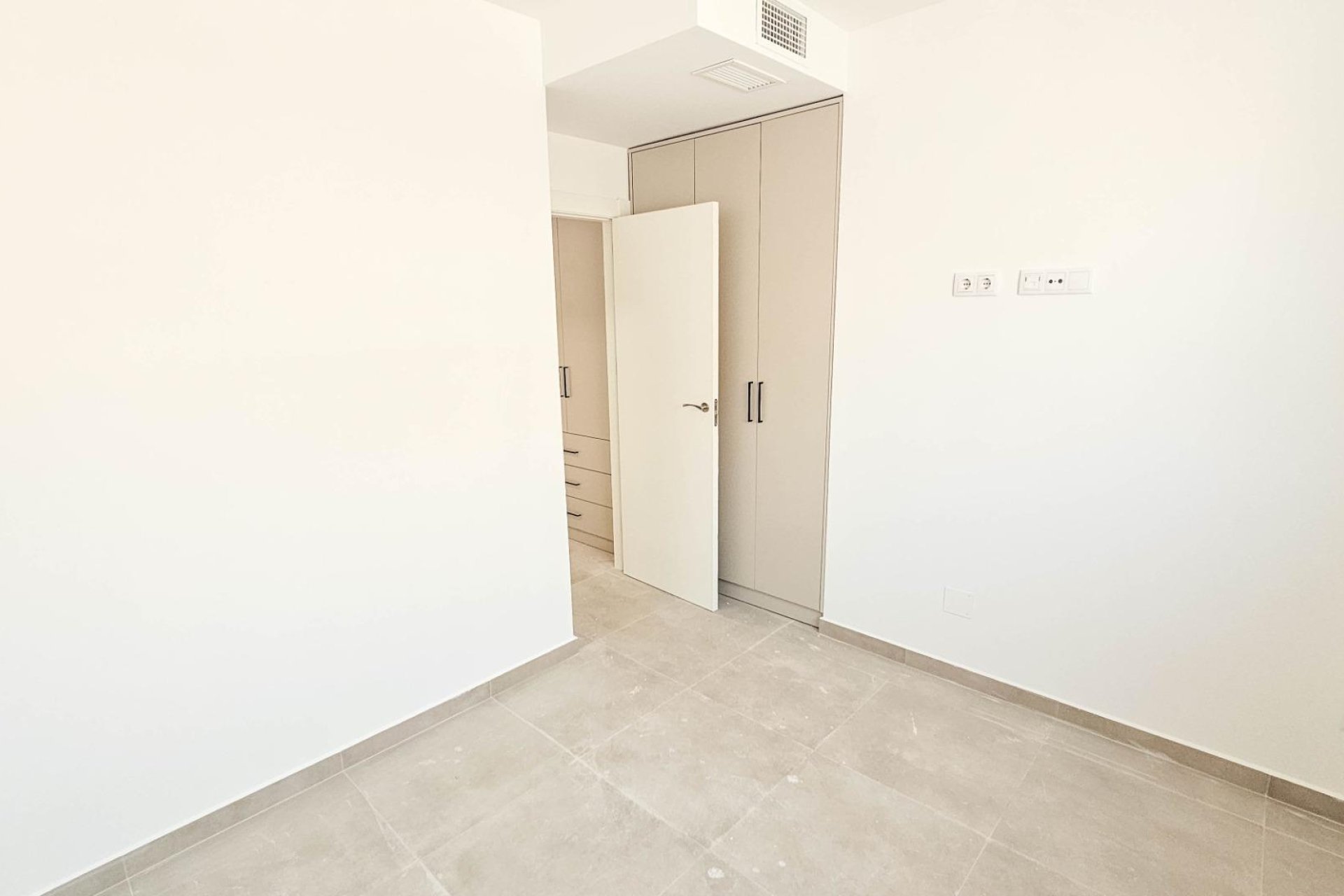 Használt Ingatlanok - Tetőtéri lakás -
Torrevieja - Paseo Maritimo