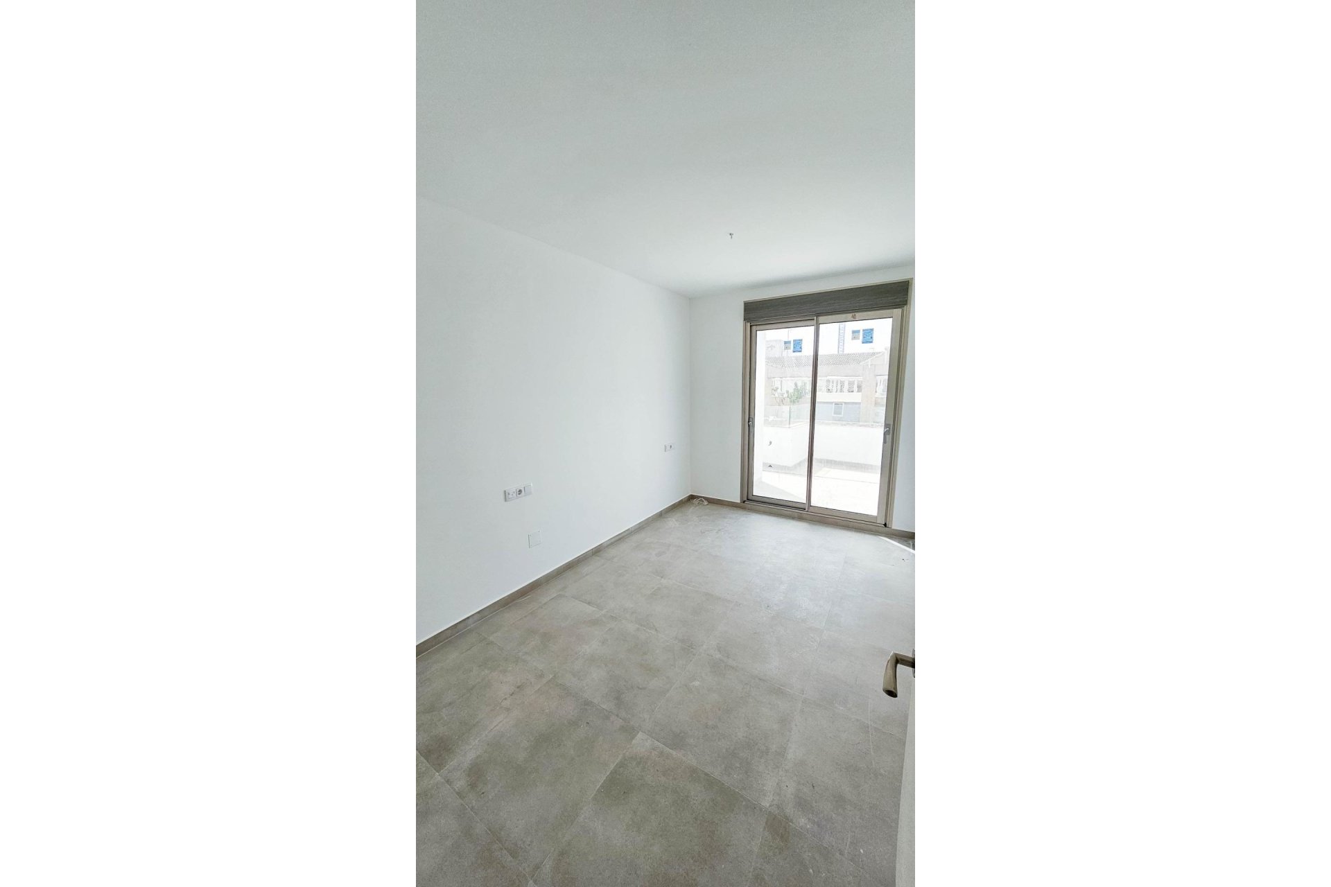 Használt Ingatlanok - Tetőtéri lakás -
Torrevieja - Paseo Maritimo
