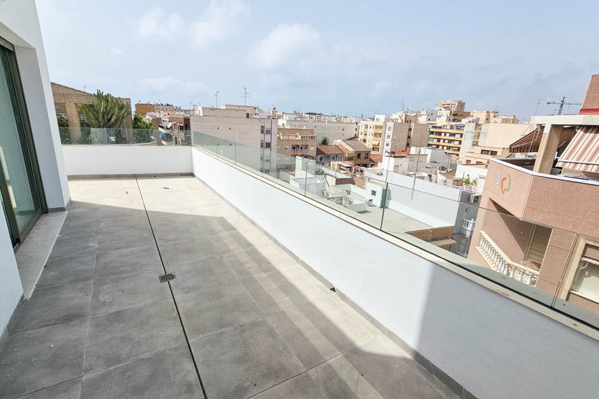 Használt Ingatlanok - Tetőtéri lakás -
Torrevieja - Paseo Maritimo