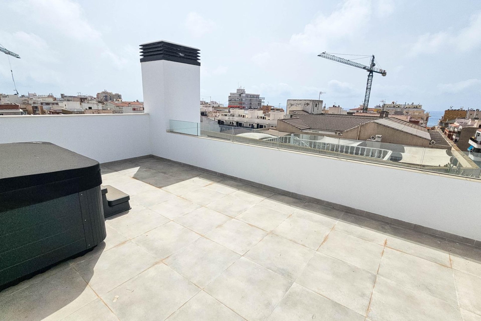 Használt Ingatlanok - Tetőtéri lakás -
Torrevieja - Paseo Maritimo