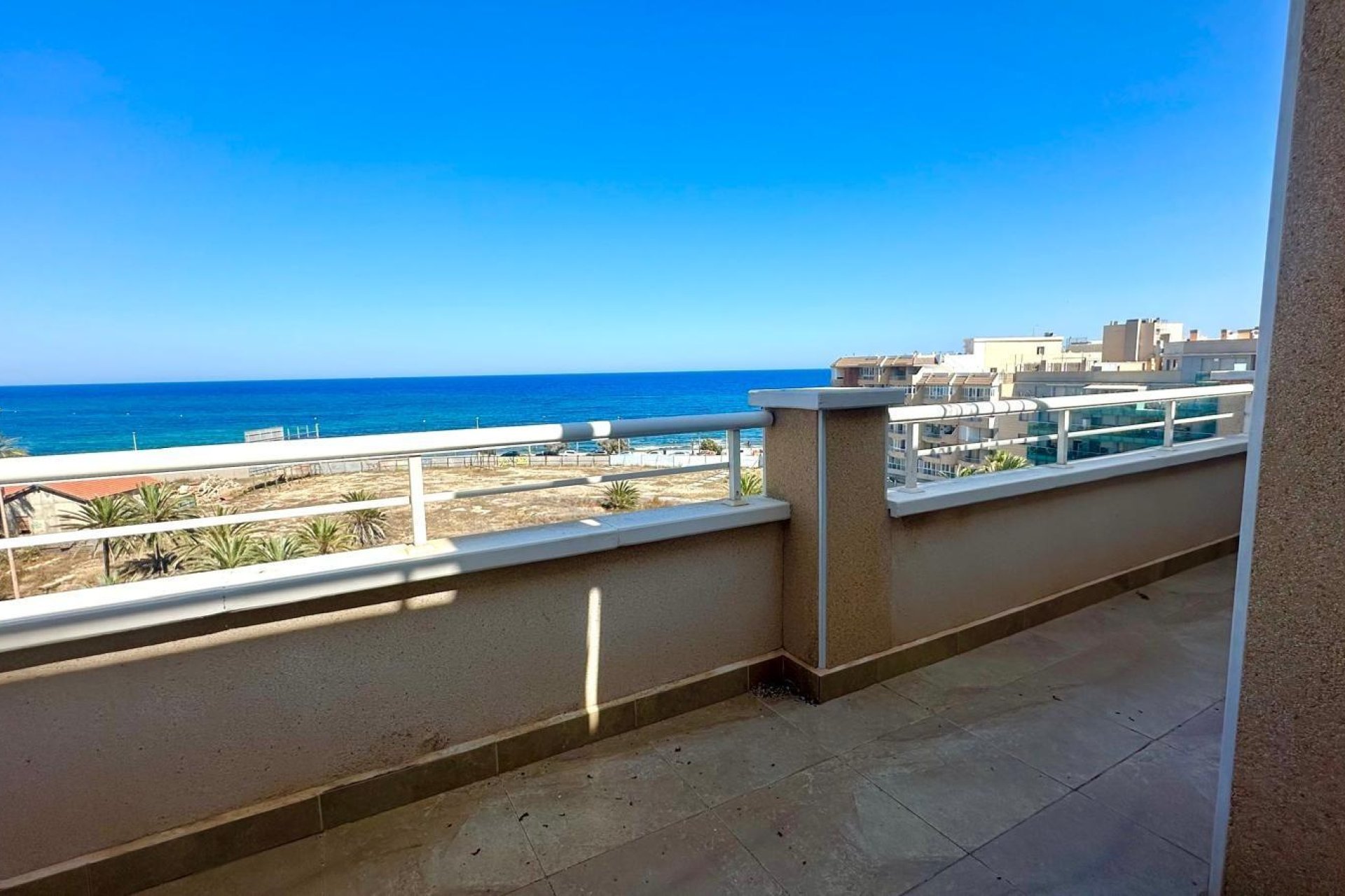Használt Ingatlanok - Tetőtéri lakás -
Torrevieja - Playa del Cura