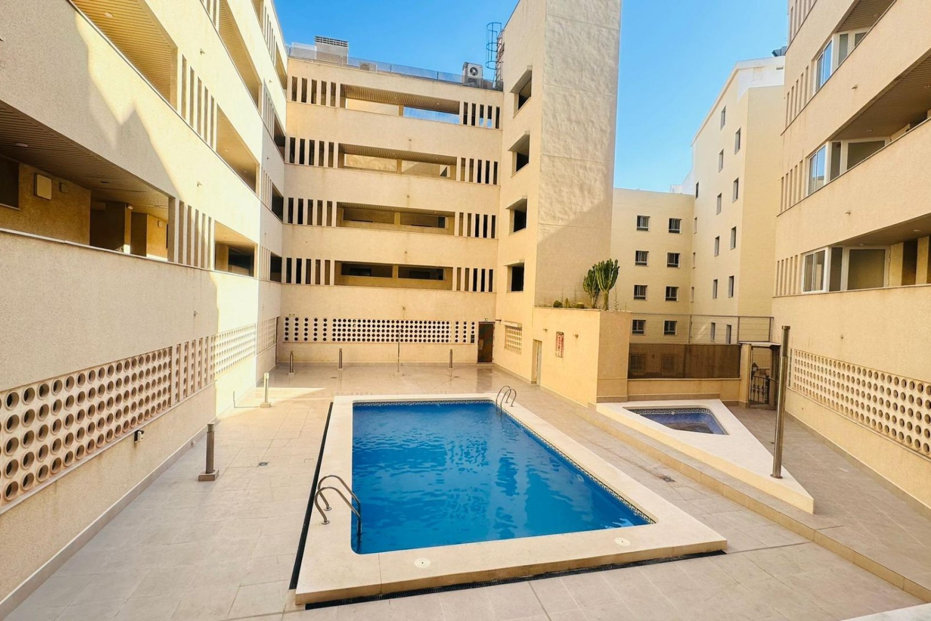 Használt Ingatlanok - Tetőtéri lakás -
Torrevieja - Playa del Cura