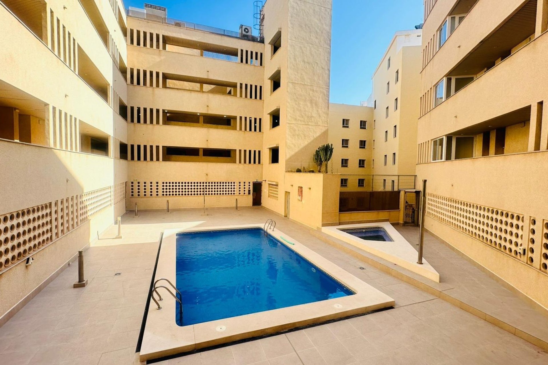 Használt Ingatlanok - Tetőtéri lakás -
Torrevieja - Playa del Cura