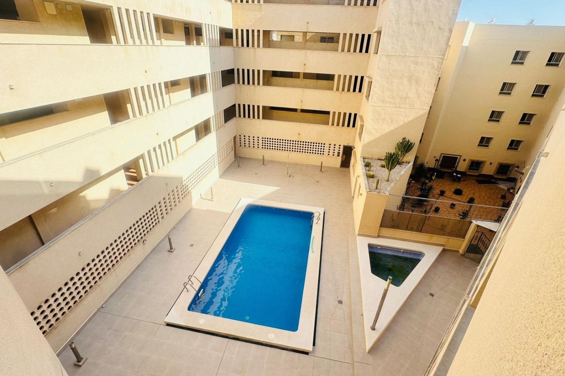 Használt Ingatlanok - Tetőtéri lakás -
Torrevieja - Playa del Cura