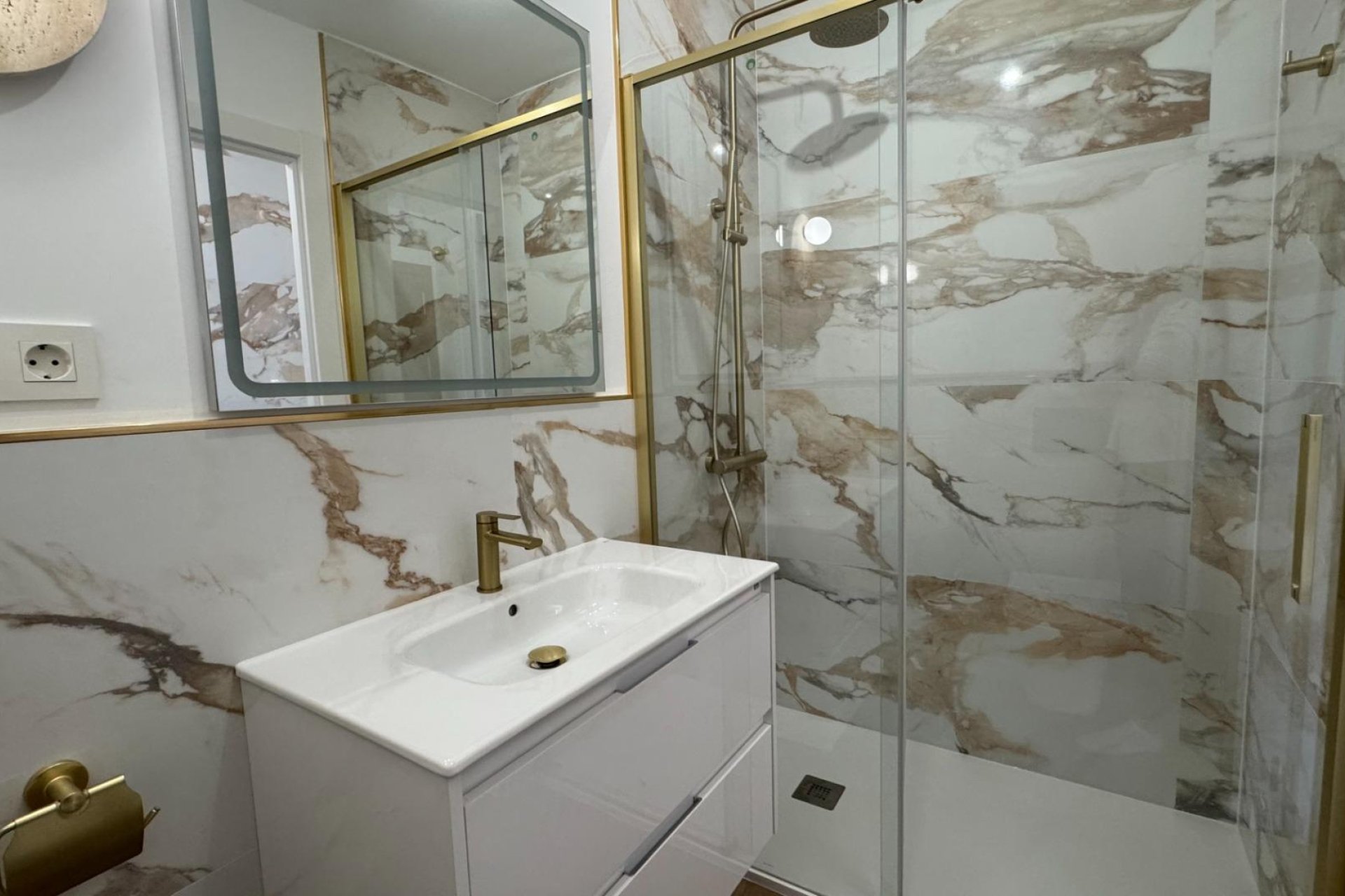 Használt Ingatlanok - Tetőtéri lakás -
Torrevieja - Punta Prima