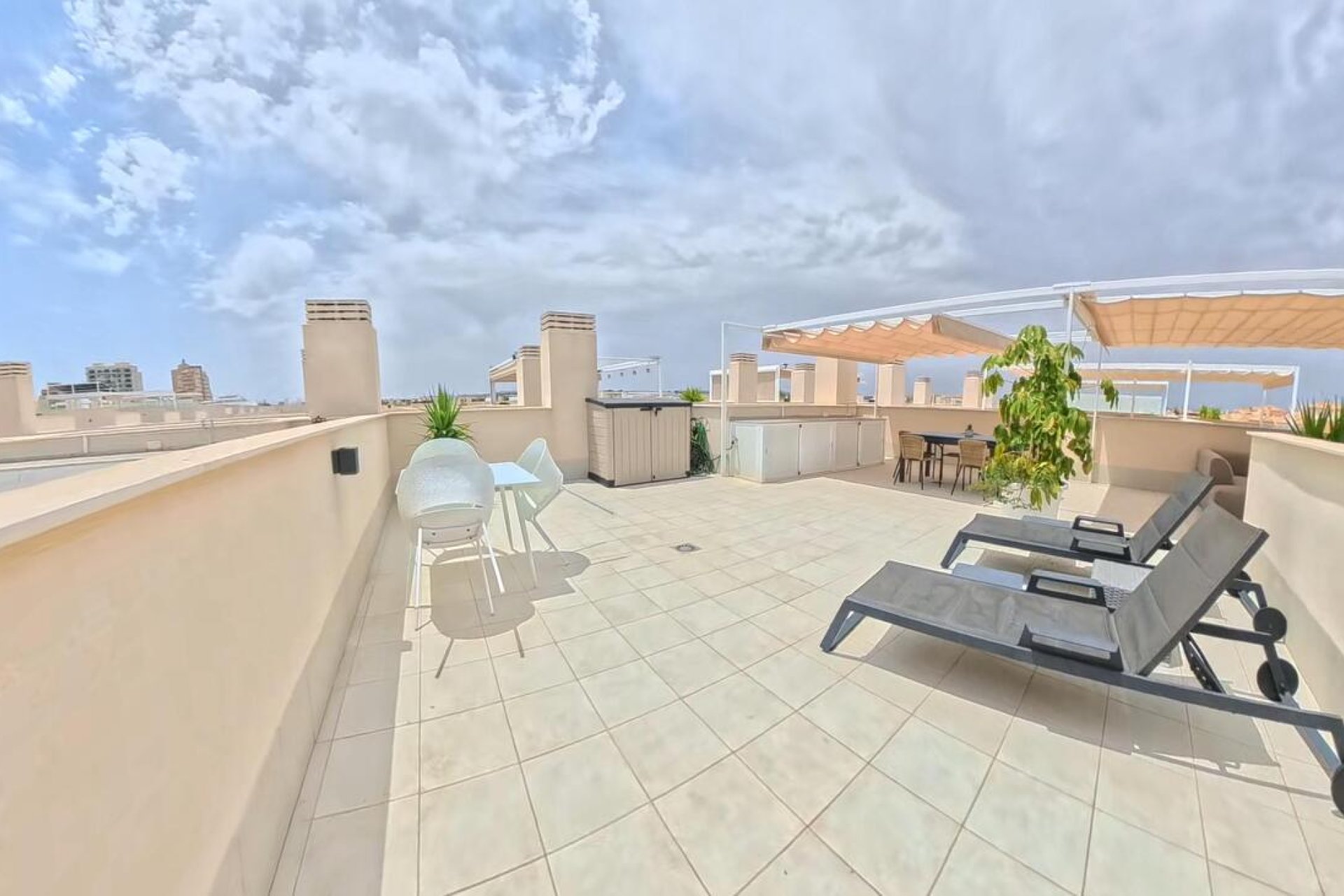 Használt Ingatlanok - Tetőtéri lakás -
Torrevieja