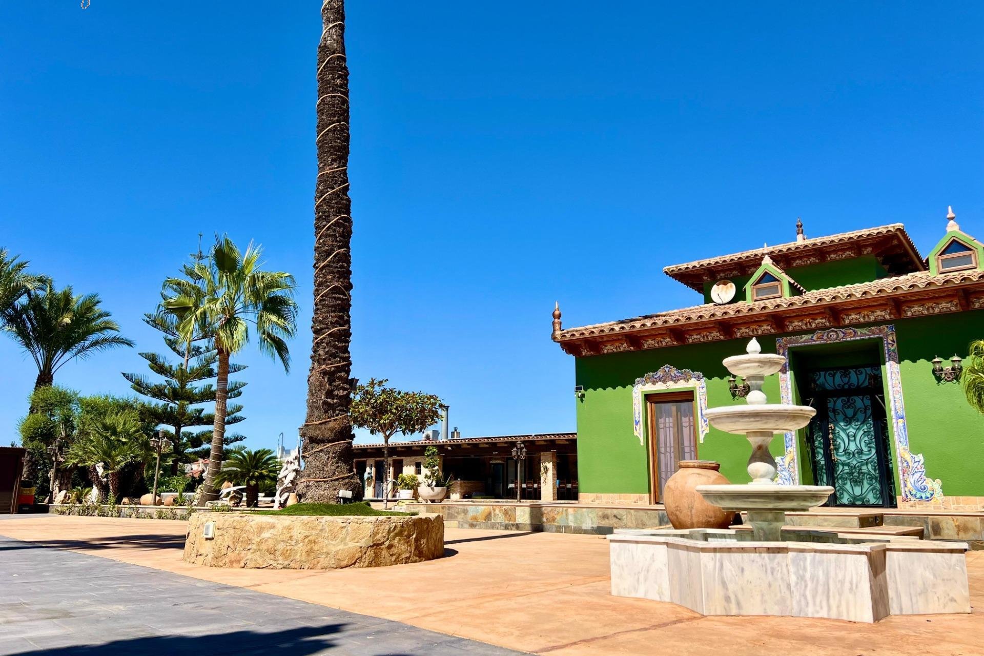 Használt Ingatlanok - Villa -
Almoradí - Comunidad Valenciana