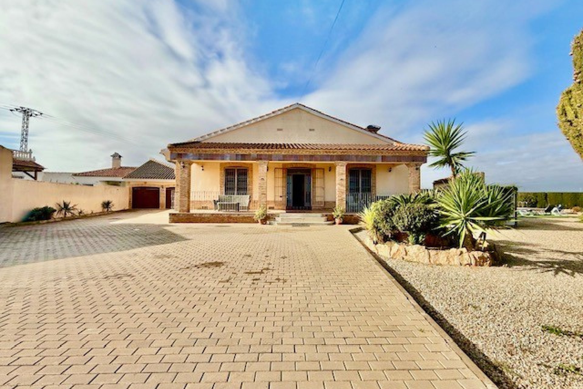 Használt Ingatlanok - Villa -
Avileses - Inland