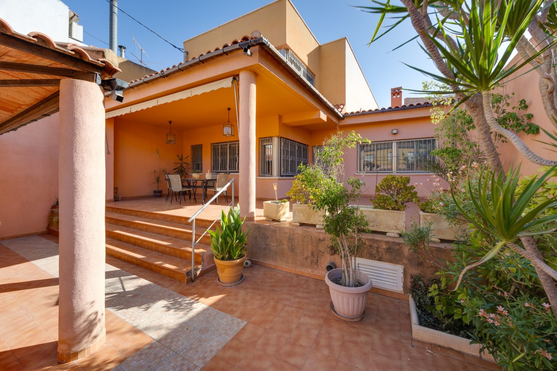 Használt Ingatlanok - Villa -
Benejúzar - Inland
