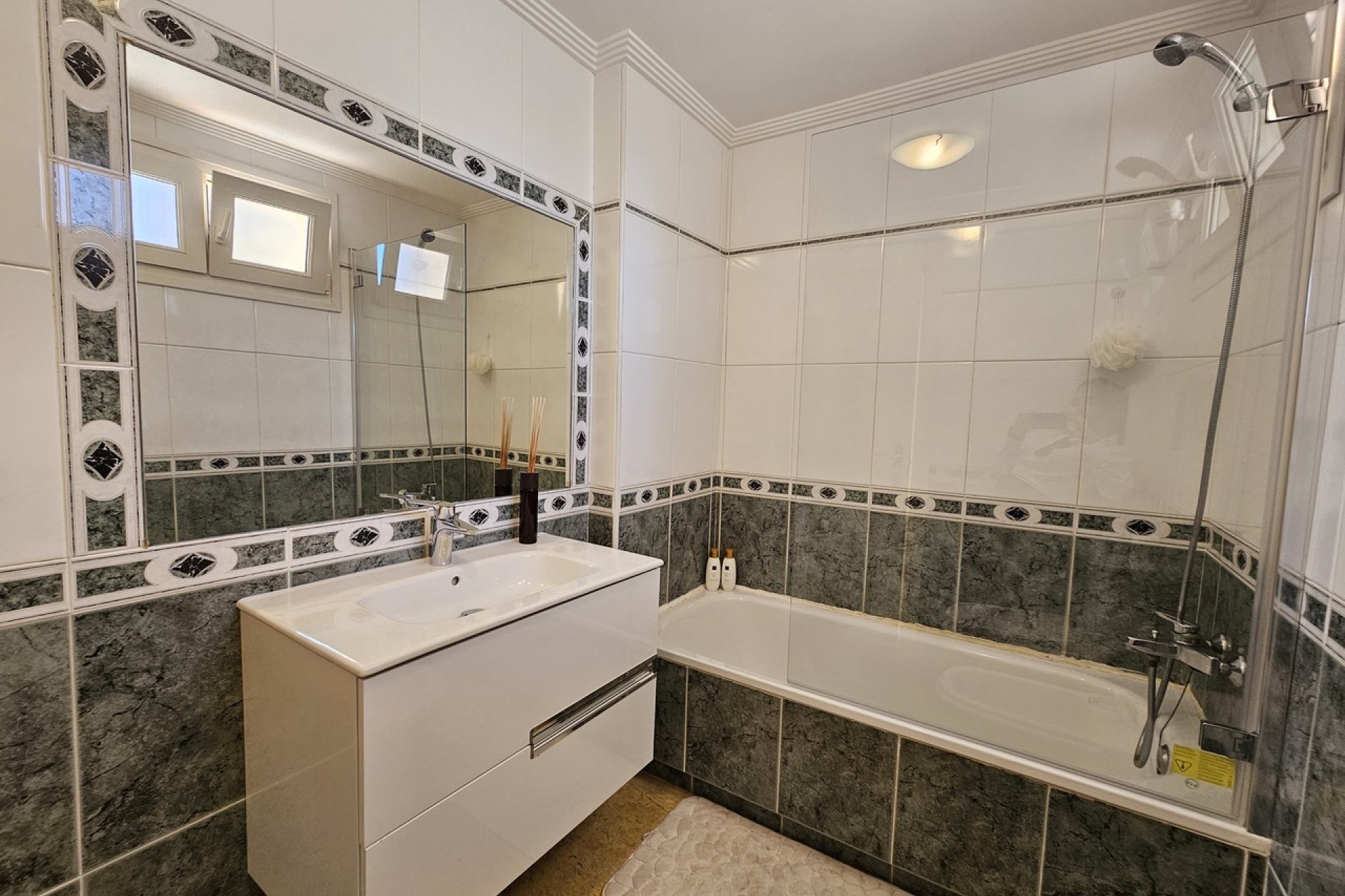 Használt Ingatlanok - Villa -
Cabo Roig - Costa Blanca