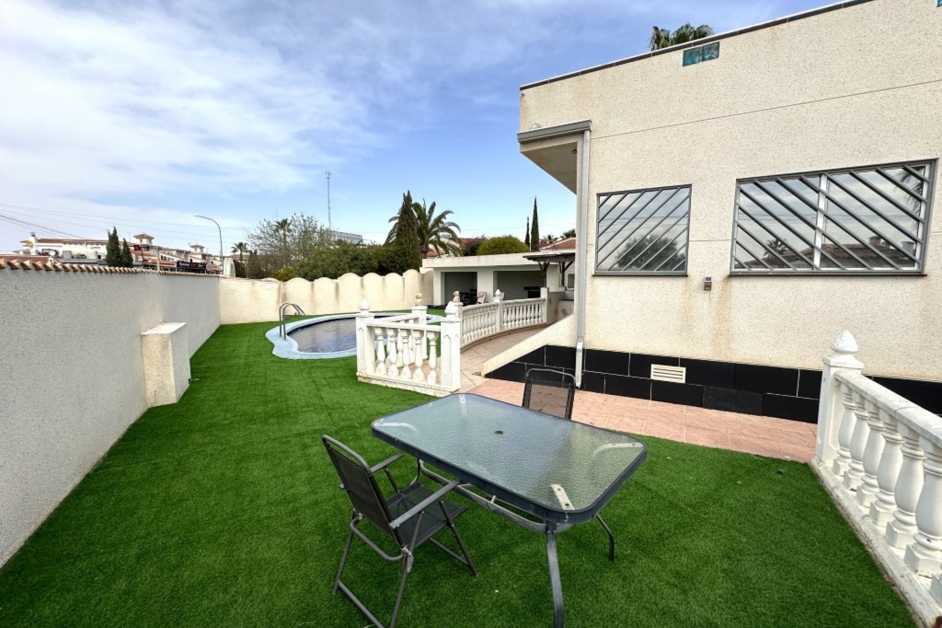 Használt Ingatlanok - Villa -
Ciudad Quesada - Costa Blanca