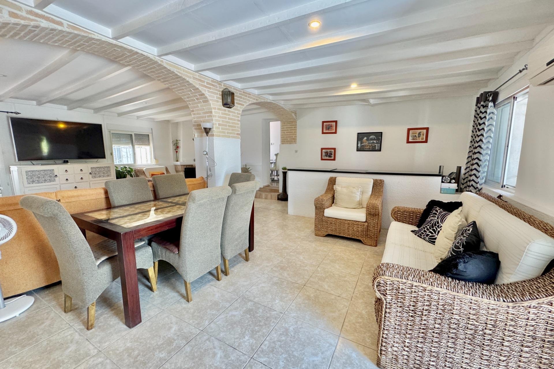 Használt Ingatlanok - Villa -
Dolores - Comunidad Valenciana