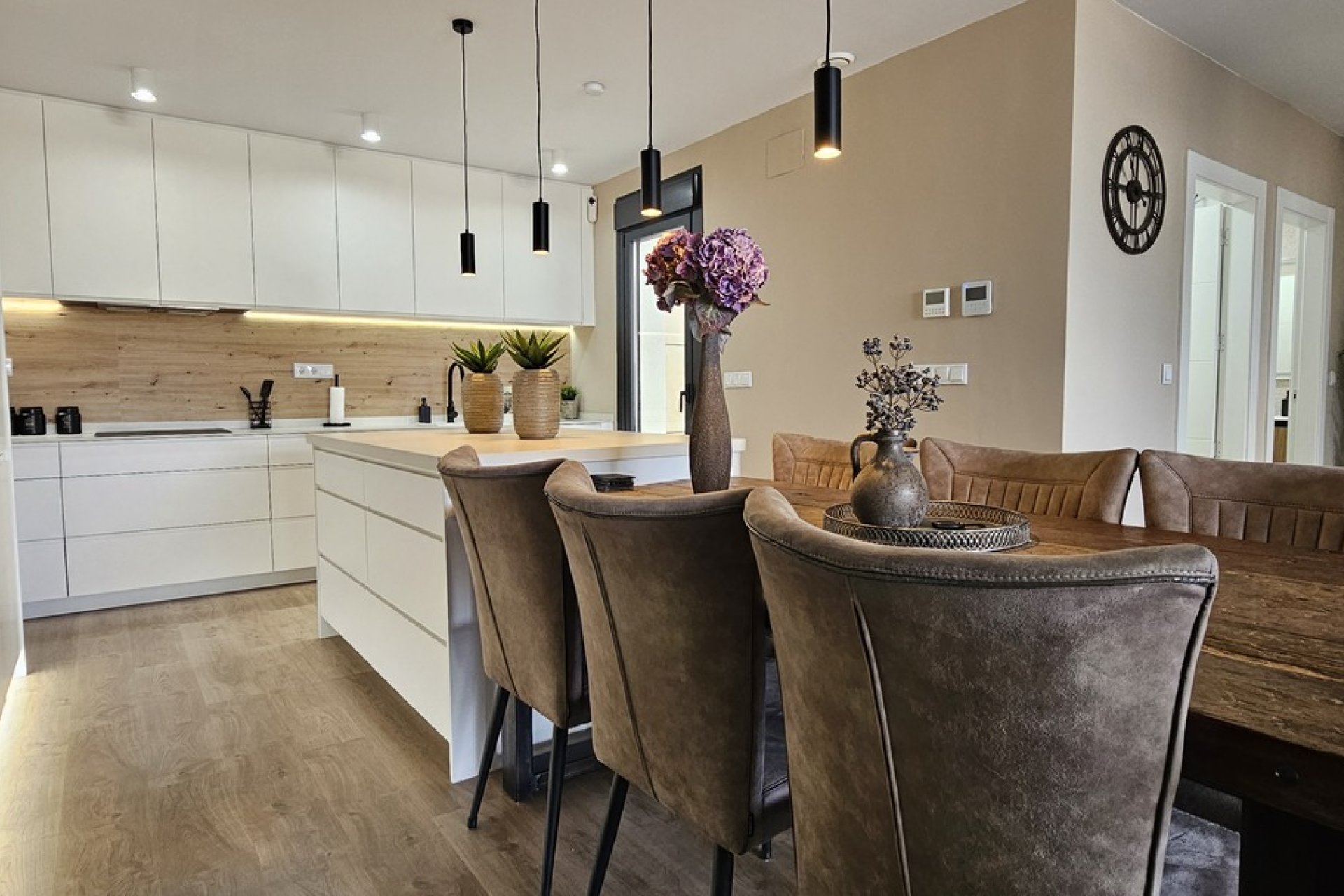 Használt Ingatlanok - Villa -
Dolores - Sector 4